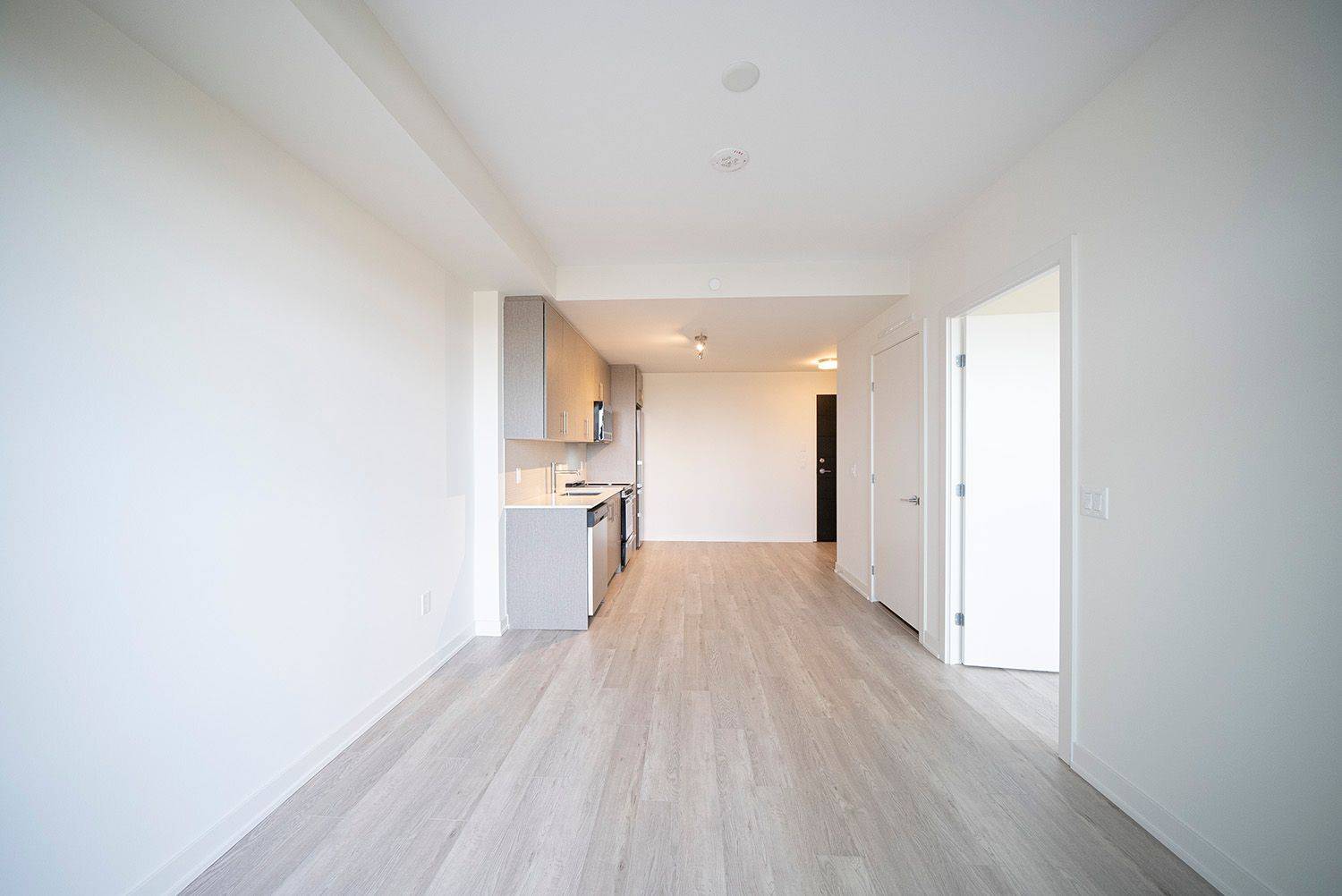 Hamilton, ON L8R 3N9,212 King William ST #823