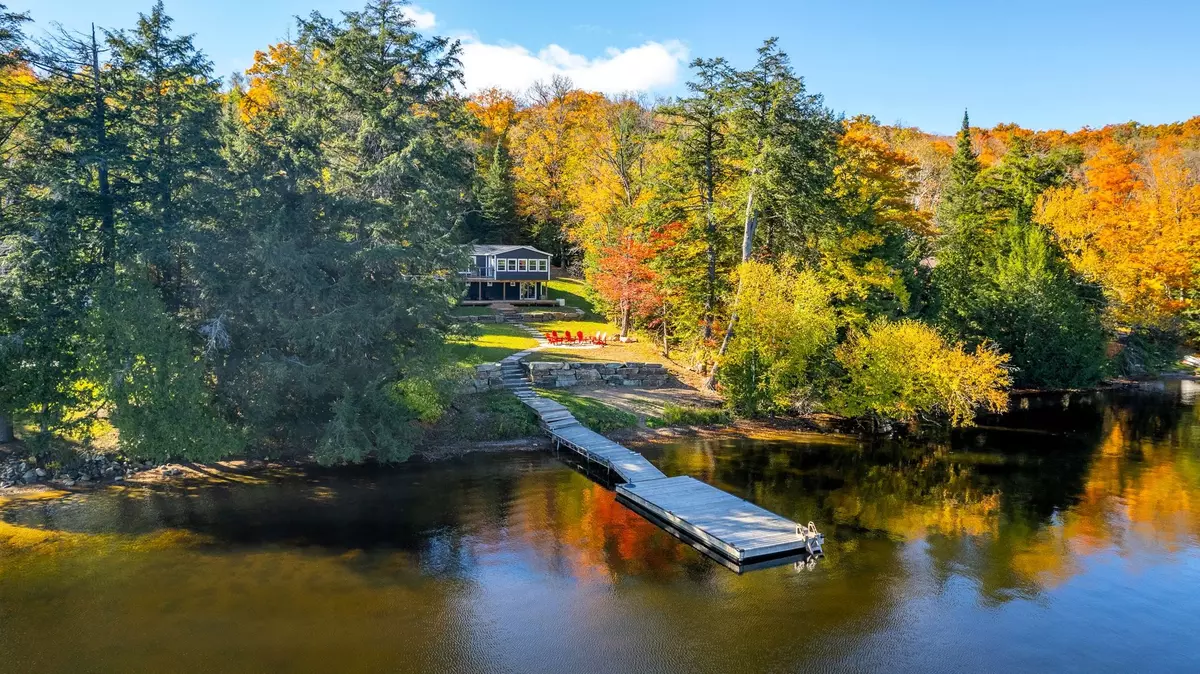 Lake Of Bays, ON P0A 1E0,1060 Inawendawin RD