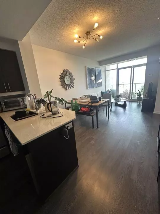 Toronto C01, ON M6K 3R8,125 Western Battery RD #2501