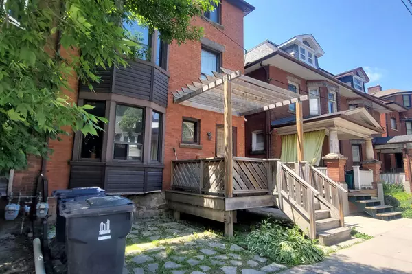 Toronto C02, ON M5R 2T8,166 Spadina RD #1