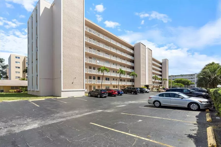 421 NE 14th Ave #302, Hallandale Beach, FL 33009