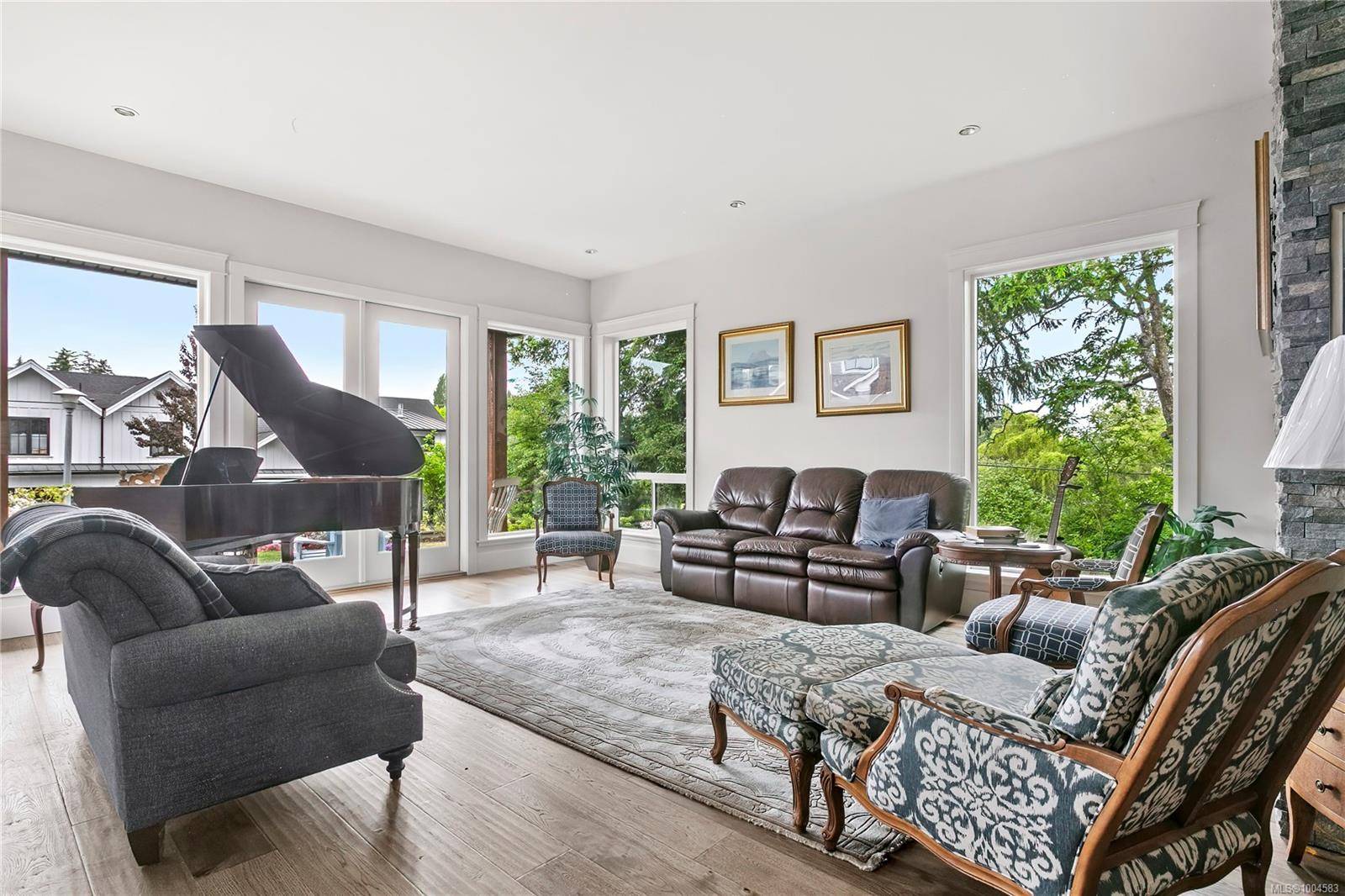 Saanich, BC V8X 2B8,1430 Payton Pl