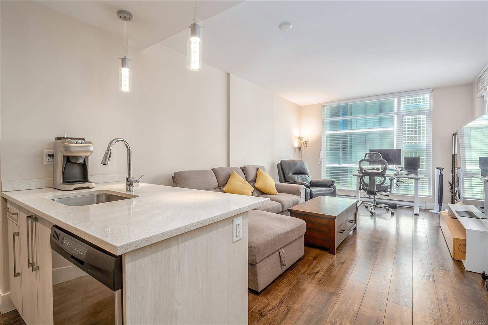 Victoria, BC V8V 3P6,1090 Johnson St #408