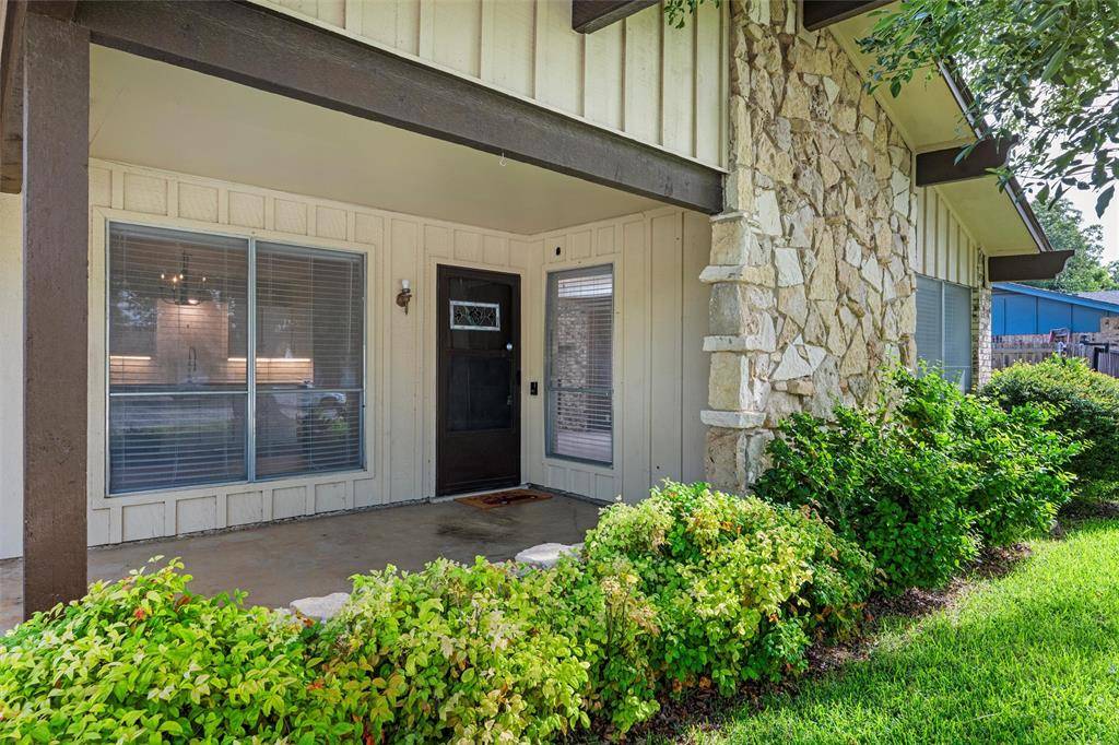 Arlington, TX 76014,1001 Whippoorwill Court