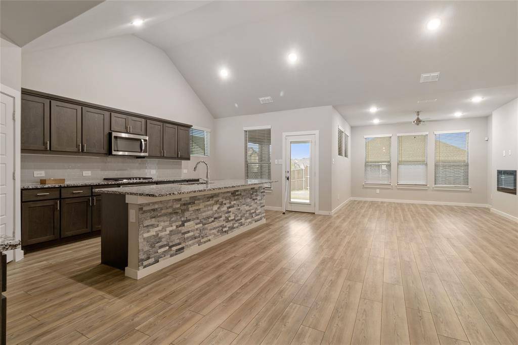 Red Oak, TX 75154,652 Congressional Avenue
