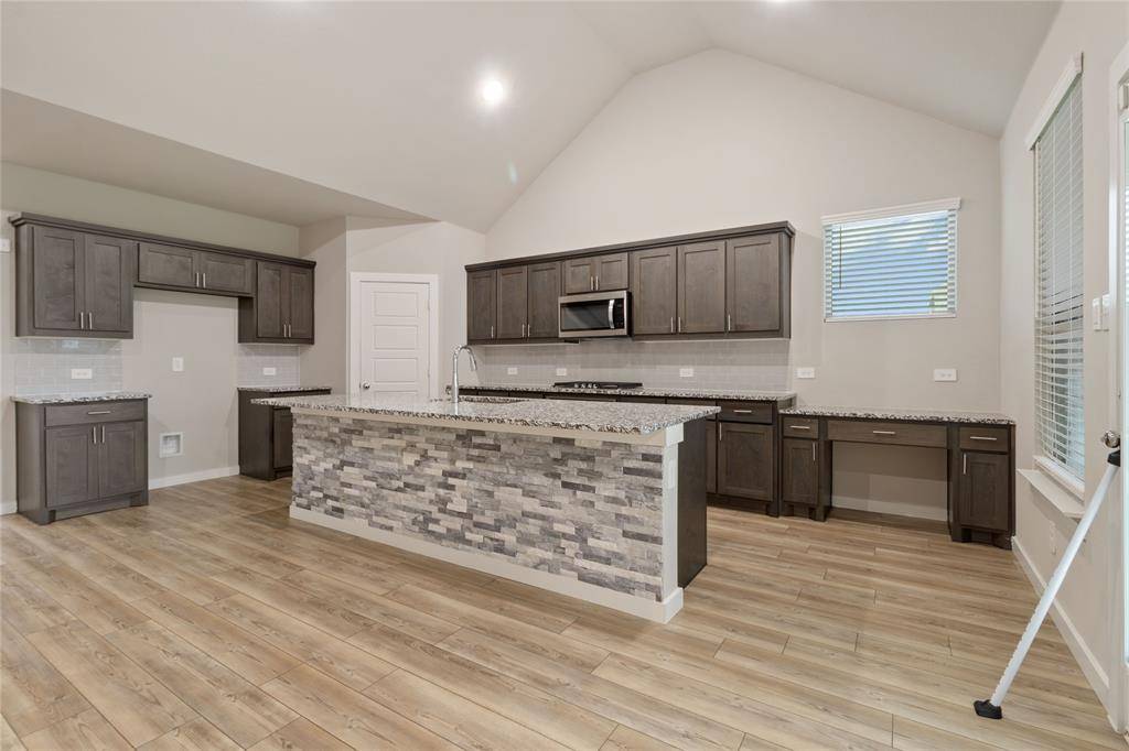 Red Oak, TX 75154,652 Congressional Avenue