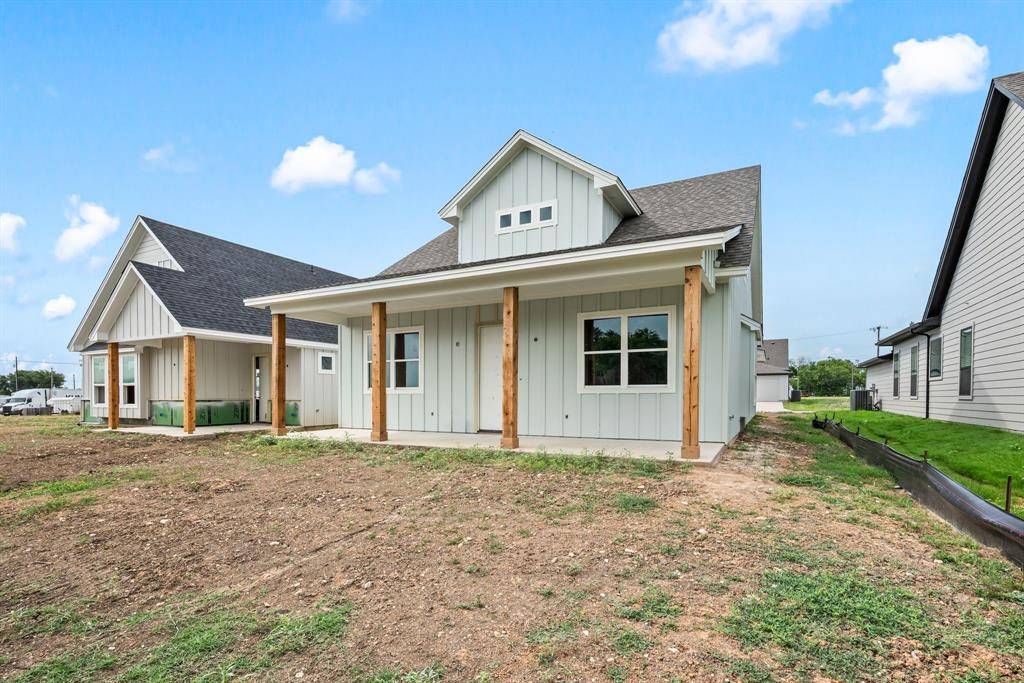 Justin, TX 76247,207 W 7th Street