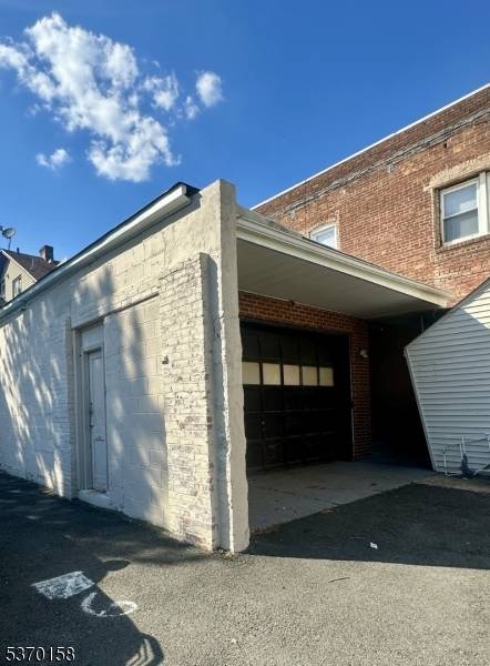 Lyndhurst Twp., NJ 07071,305 Green Ave Garage