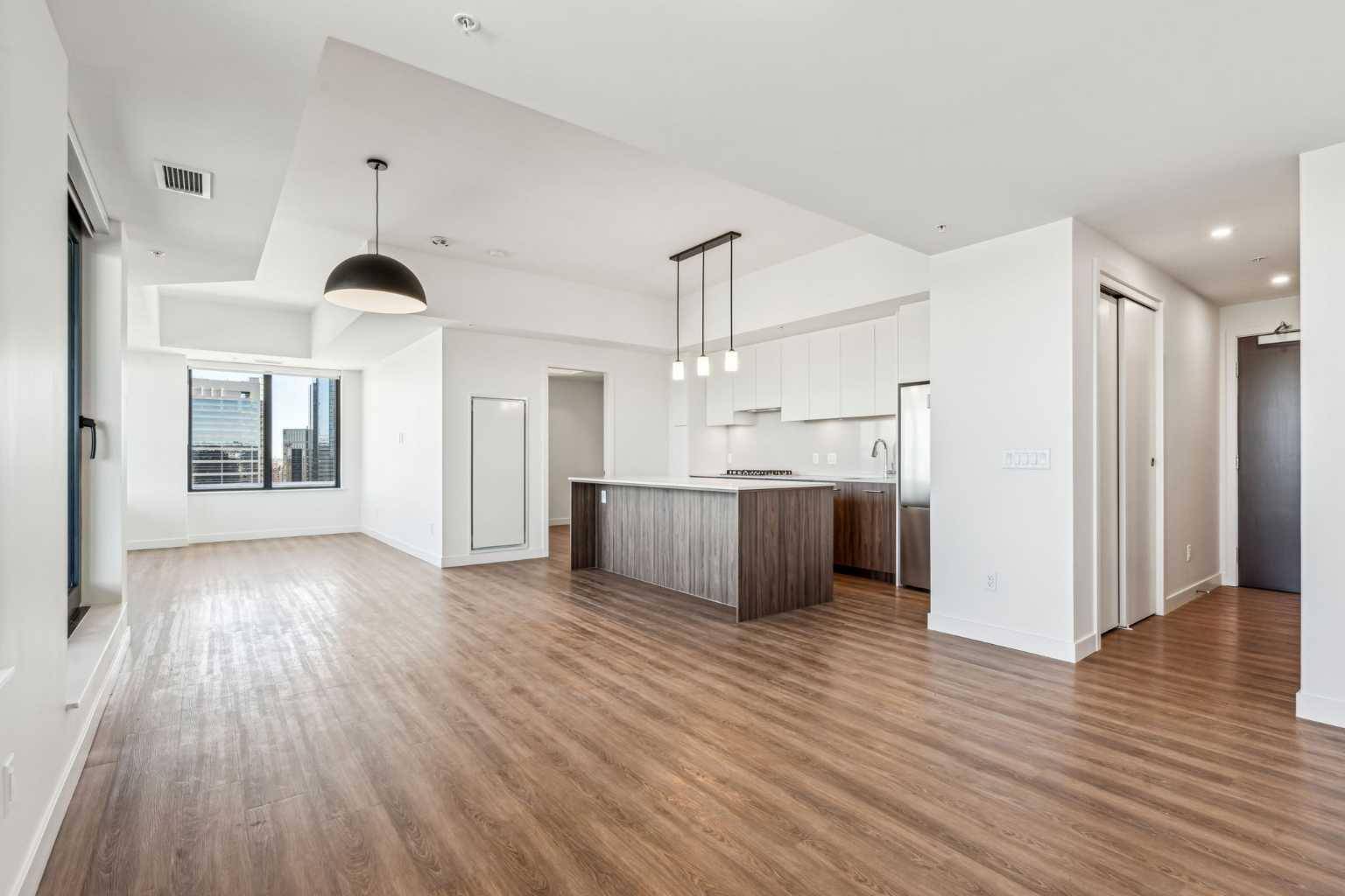 Calgary, AB T2P 1R8,730 2 AVE SW #1701