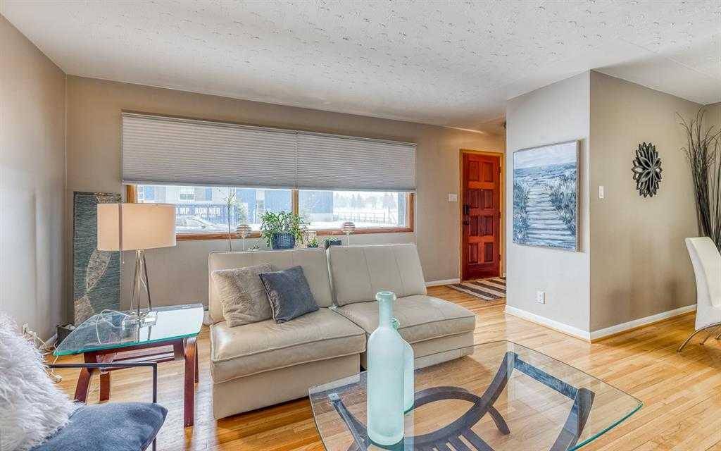 Calgary, AB T3E 4G6,5104 Grove Hill RD SW
