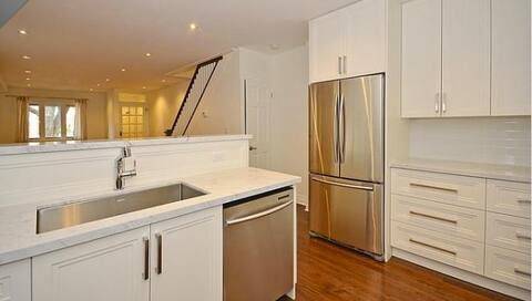 Toronto C01, ON M6J 2J6,50 Euclid AVE