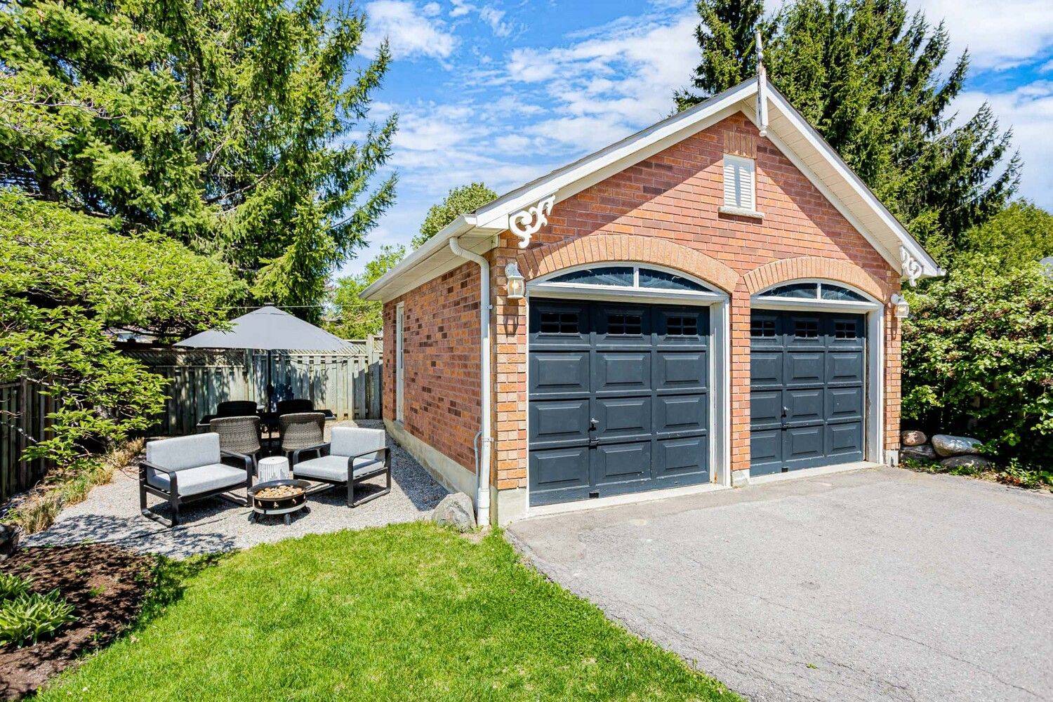 Whitby, ON L1M 1E4,4 Blackfriar AVE