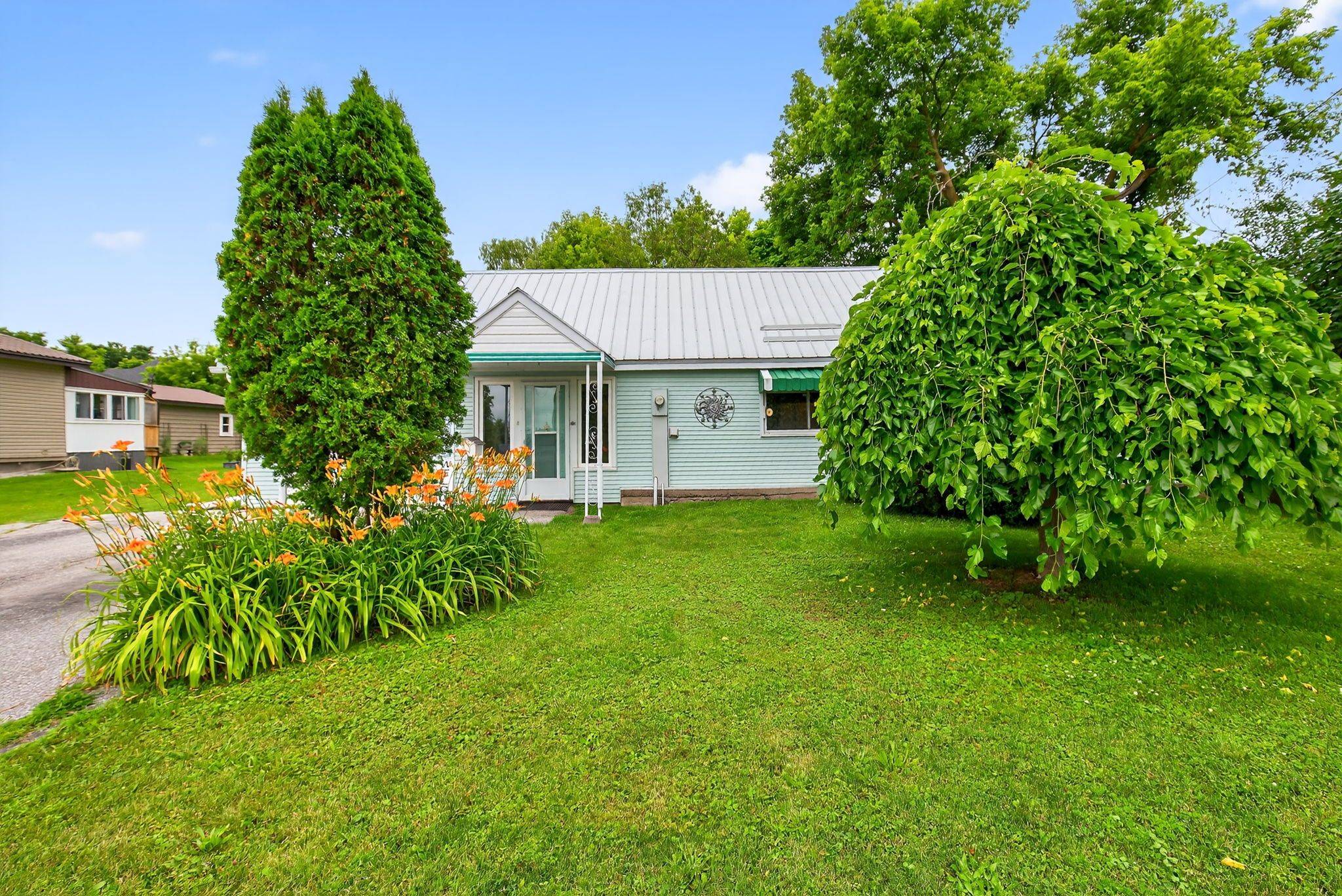 Midland, ON L4R 1N4,266 Barnett AVE
