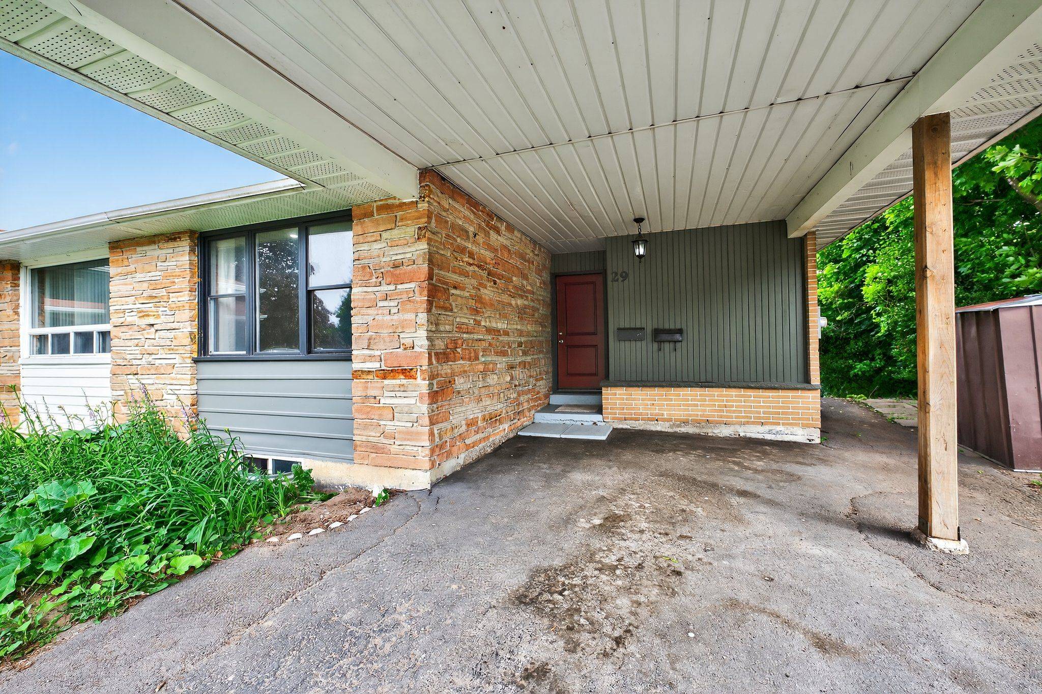 Barrie, ON L4M 2Y7,29 Daphne CRES