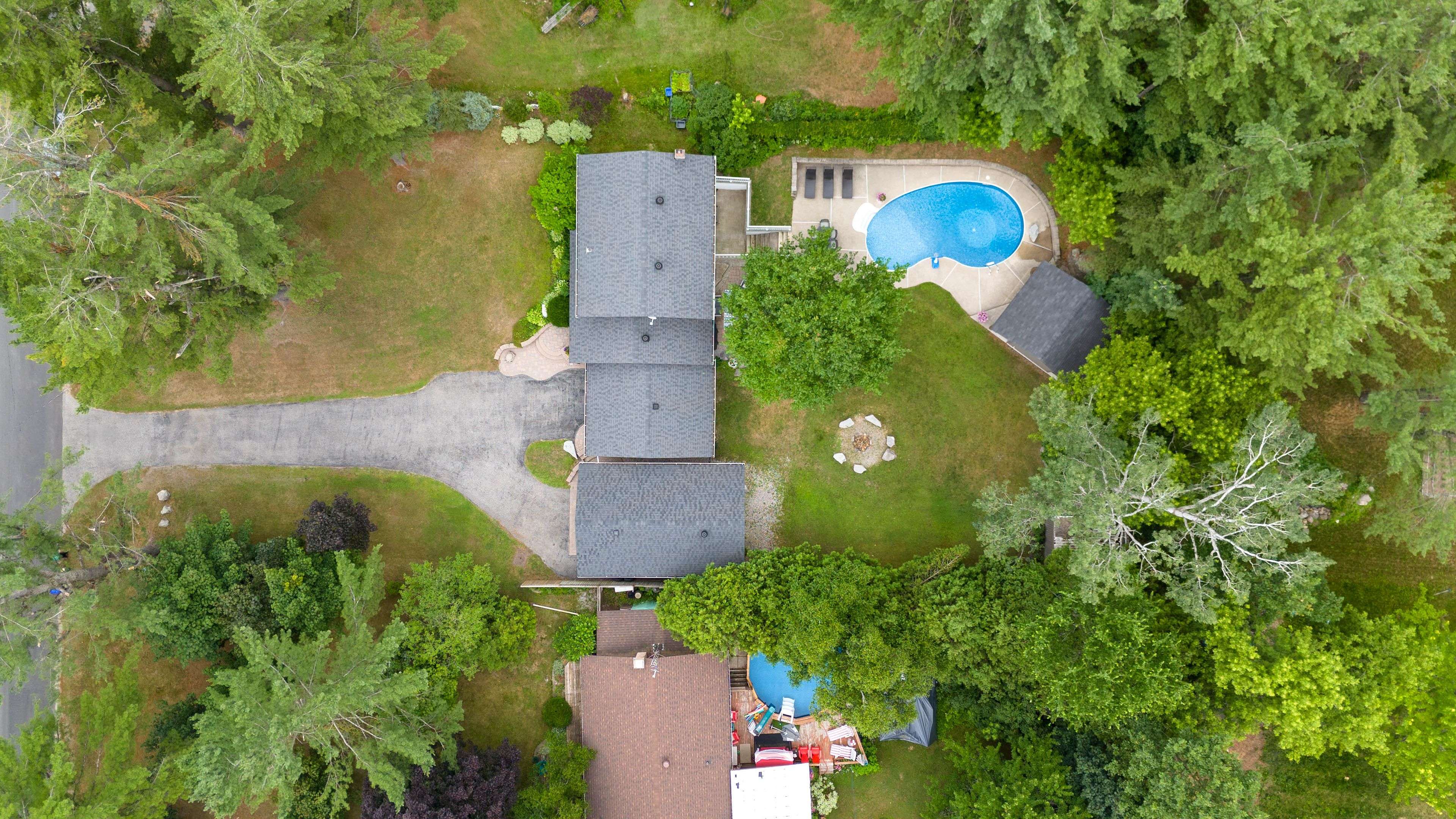 31 Lawrence AVE, Springwater, ON L9X 0W4