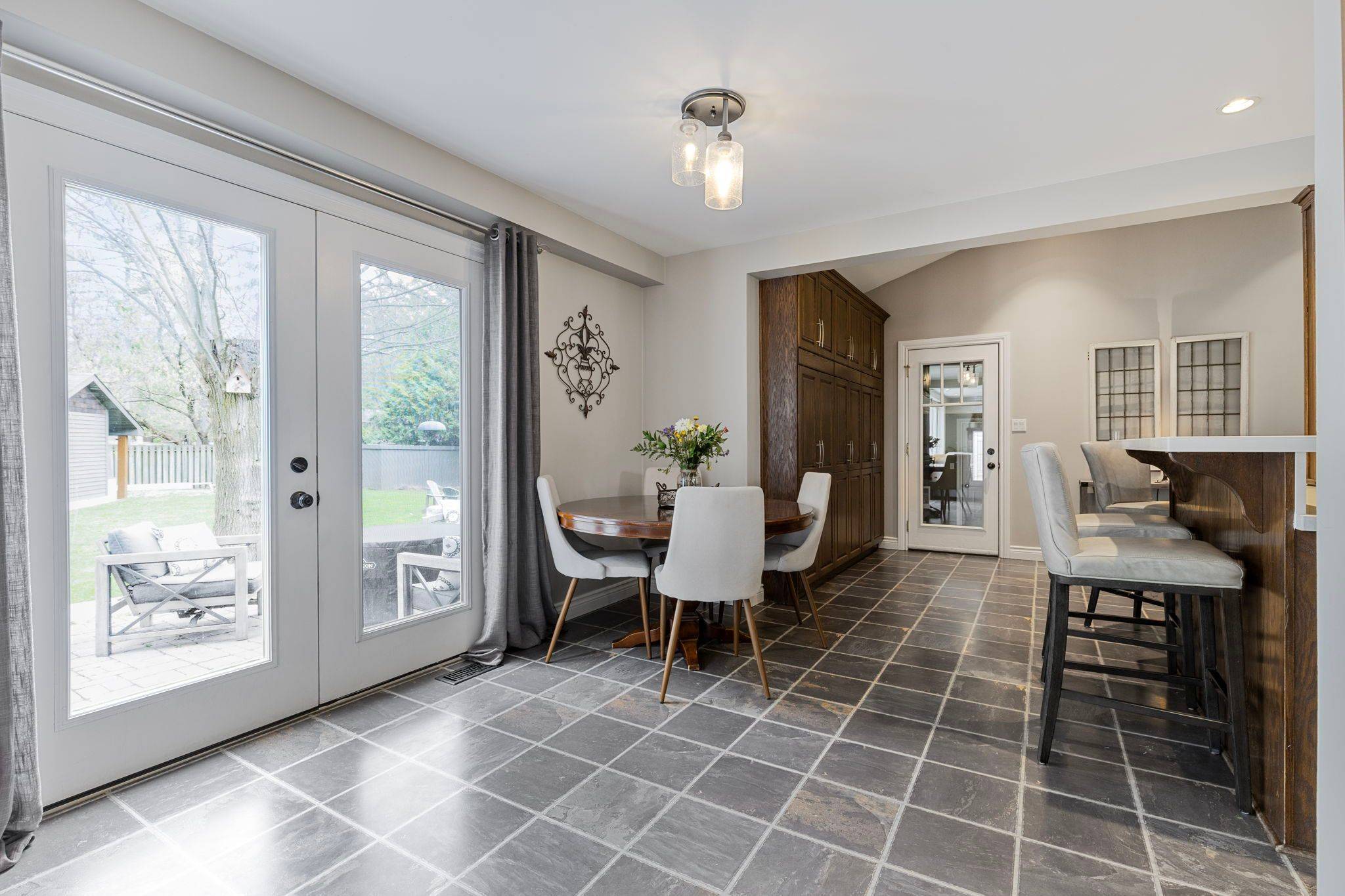 Springwater, ON L9X 0W4,31 Lawrence AVE