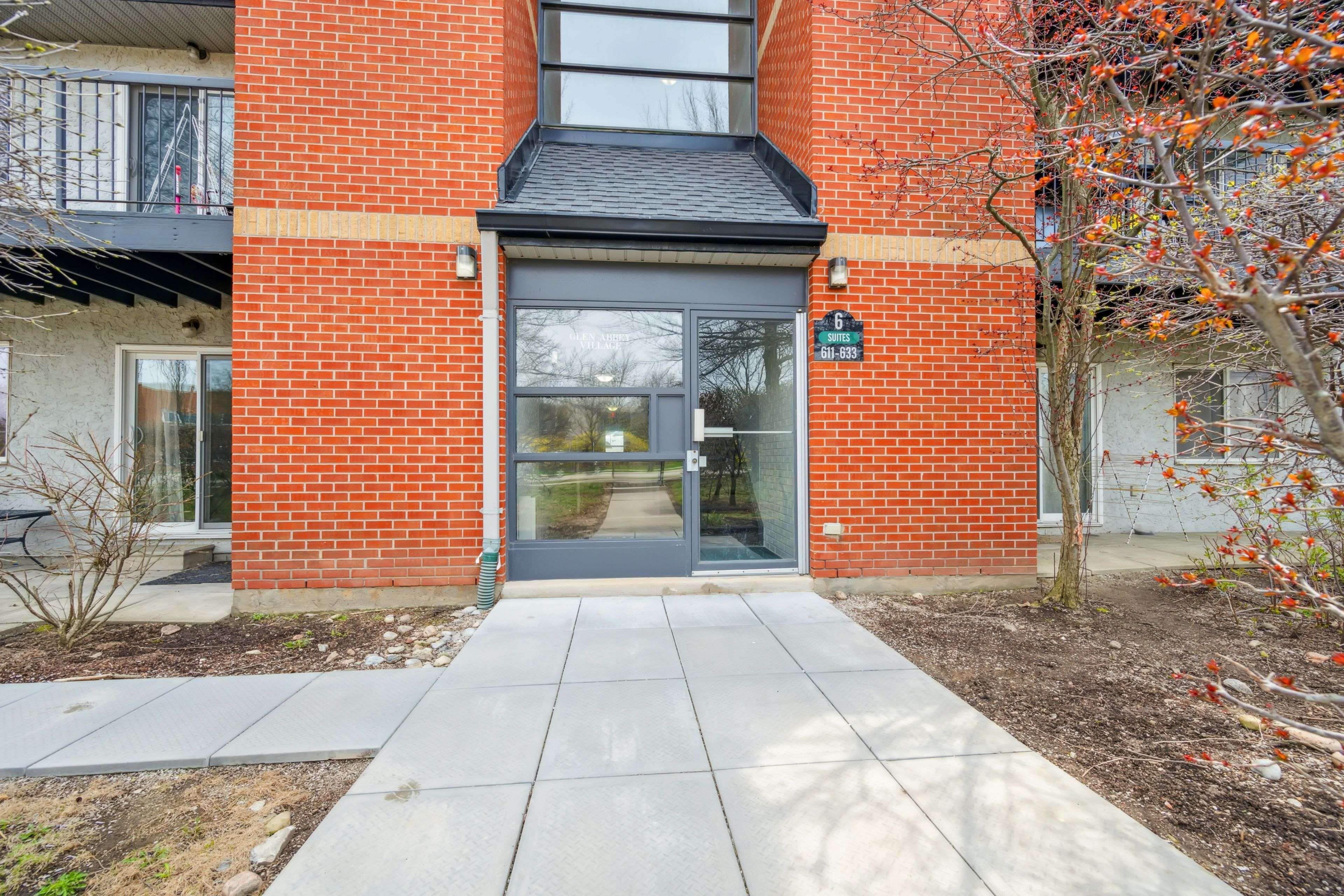 Oakville, ON L6M 2V7,1450 Glen Abbey Gate #614