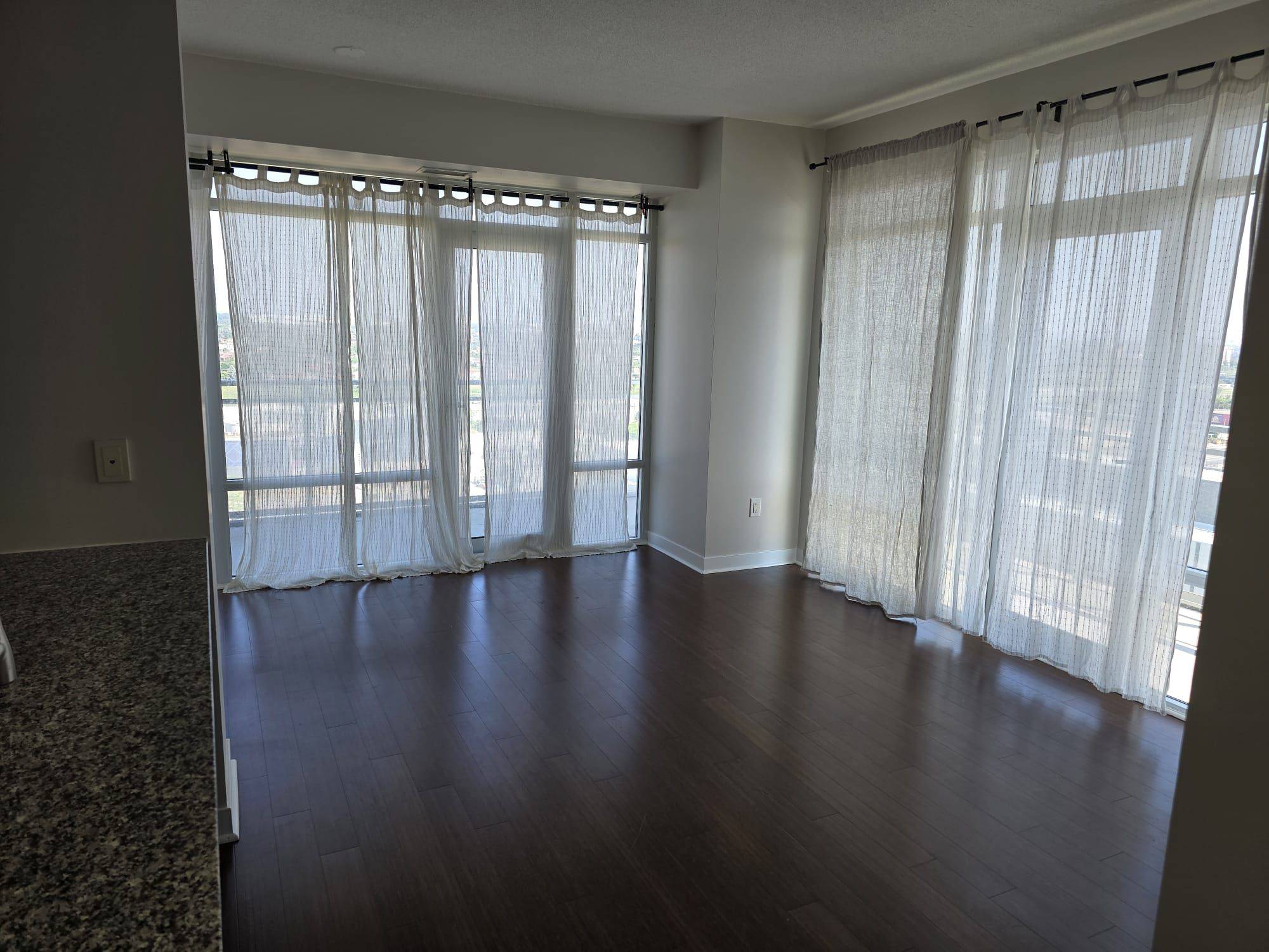 Mississauga, ON L5B 0E6,360 Square One DR #1711