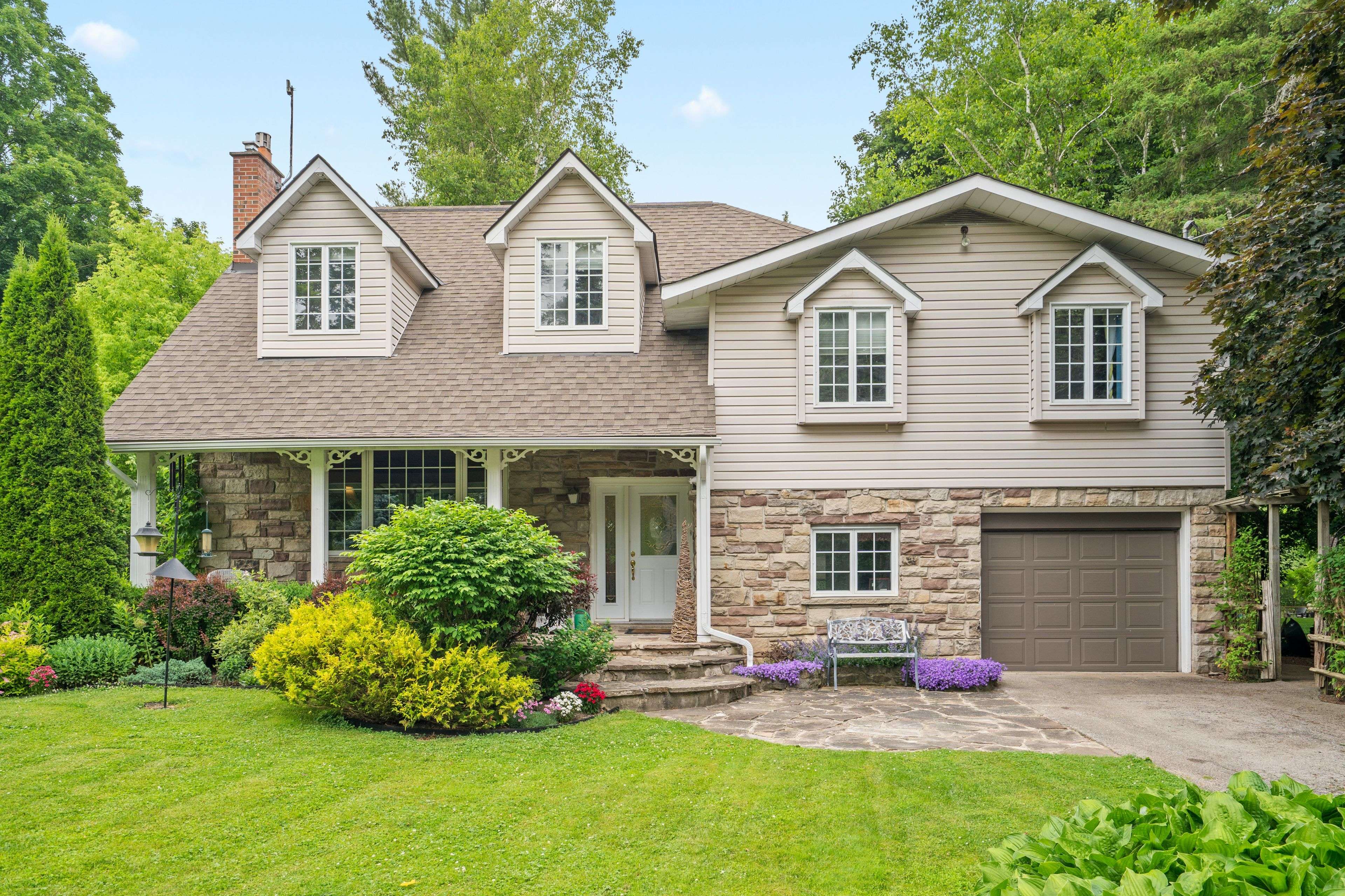 49 Credit RD, Caledon, ON L7C 3J3