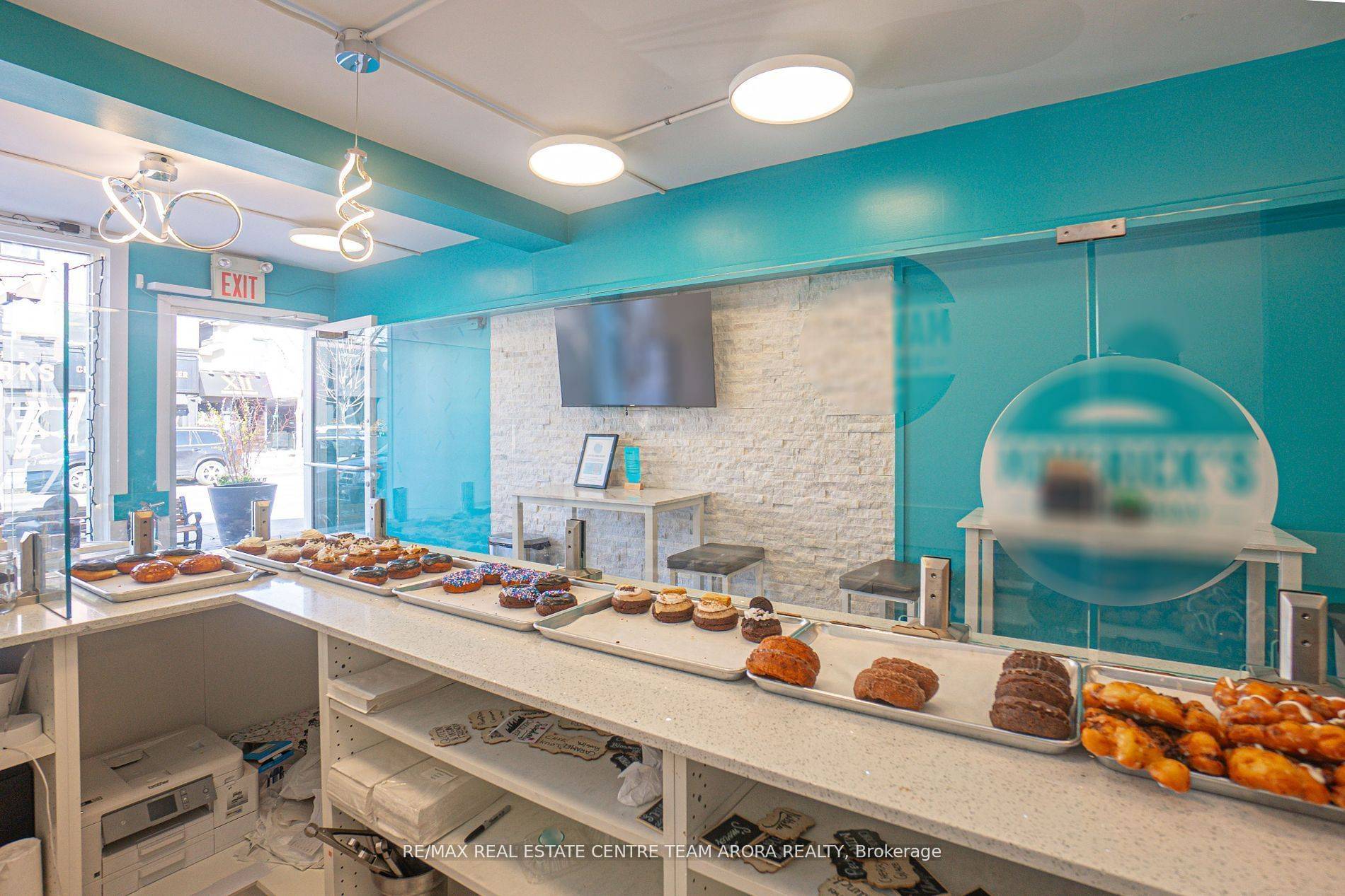 Oakville, ON L6J 1H4,152 Lakeshore RD E