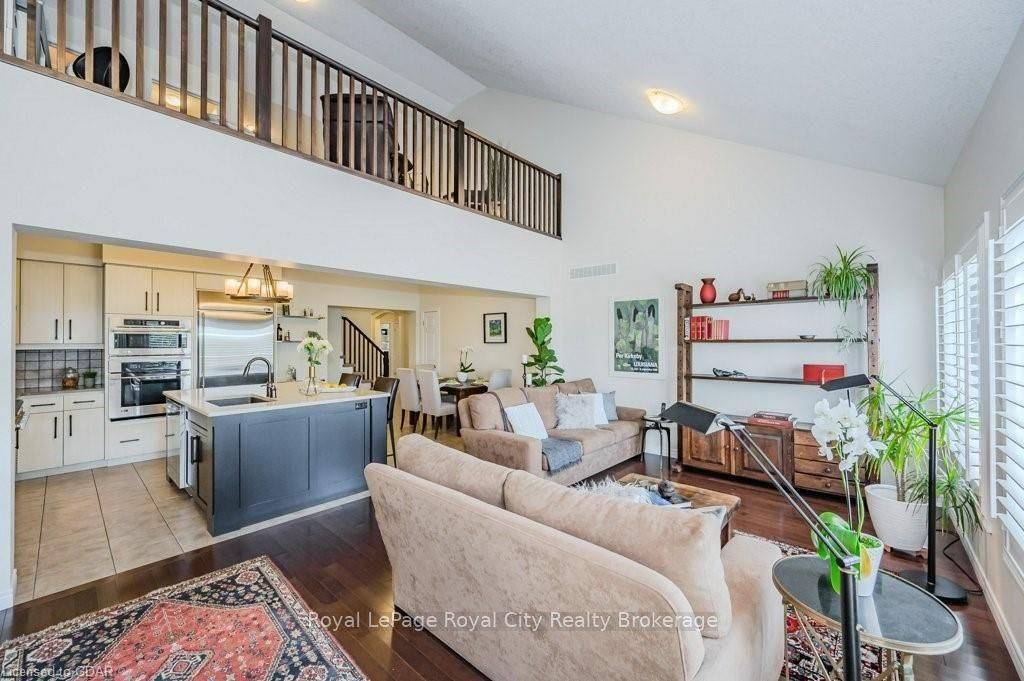 Guelph, ON N1E 0H4,19 SIMMONDS DR #28