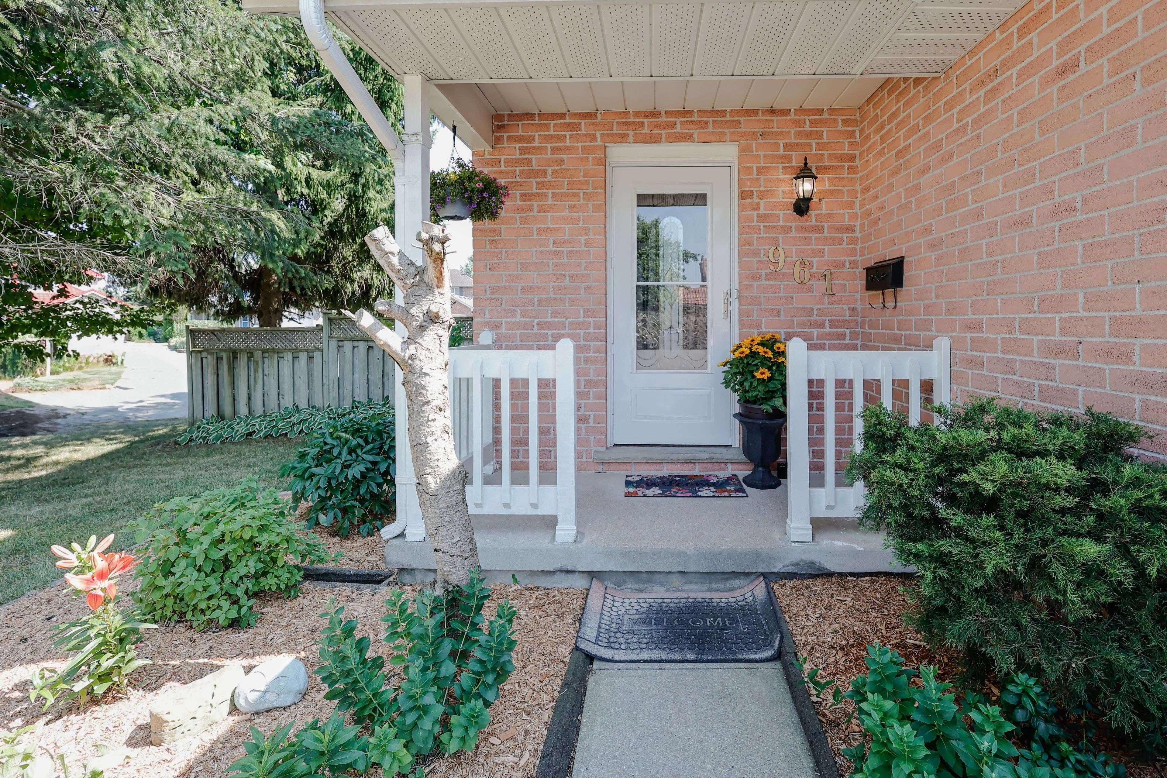 London East, ON N5V 4R2,961 Chippewa DR