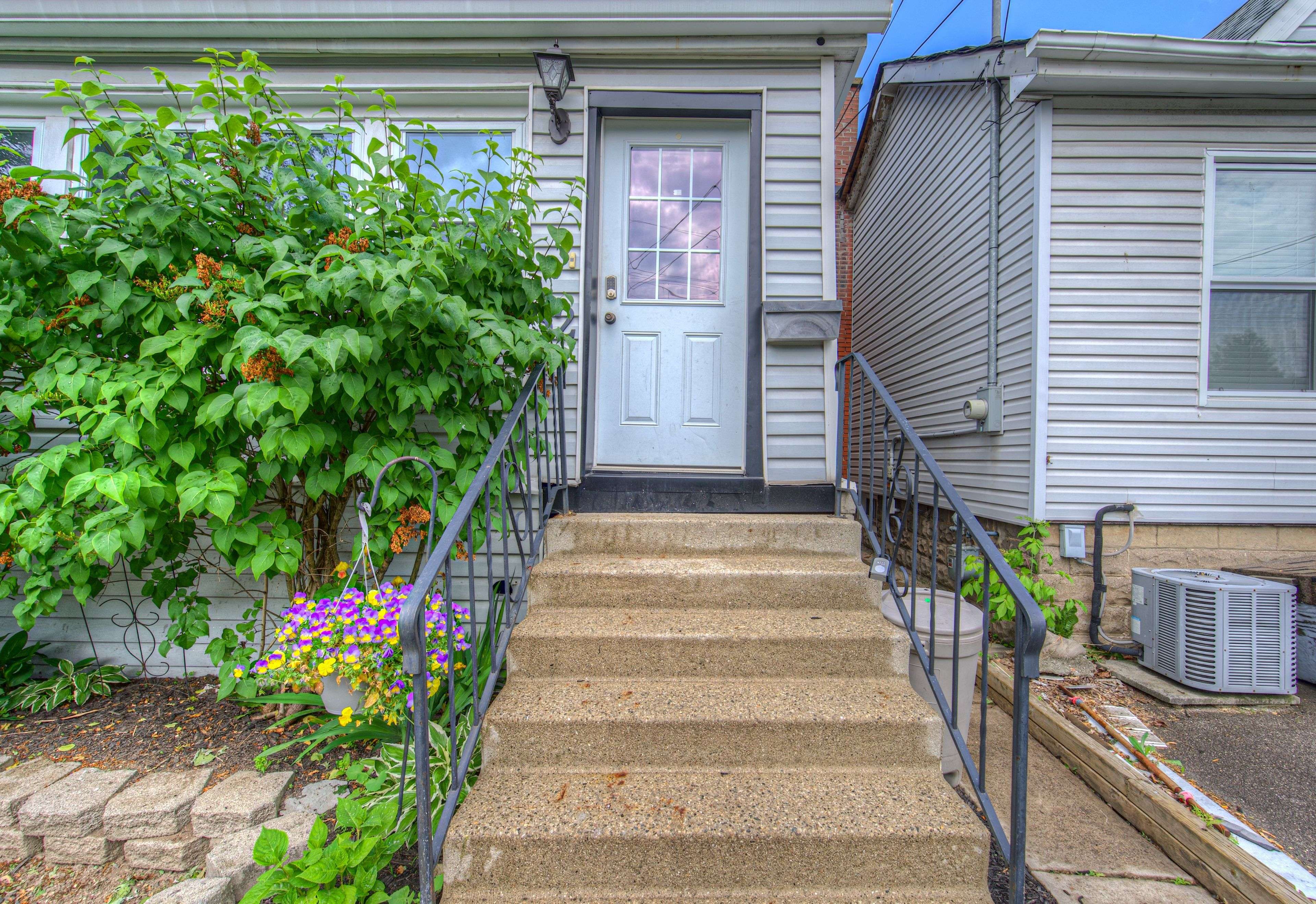 Hamilton, ON L8V 2W6,32 East 23rd ST