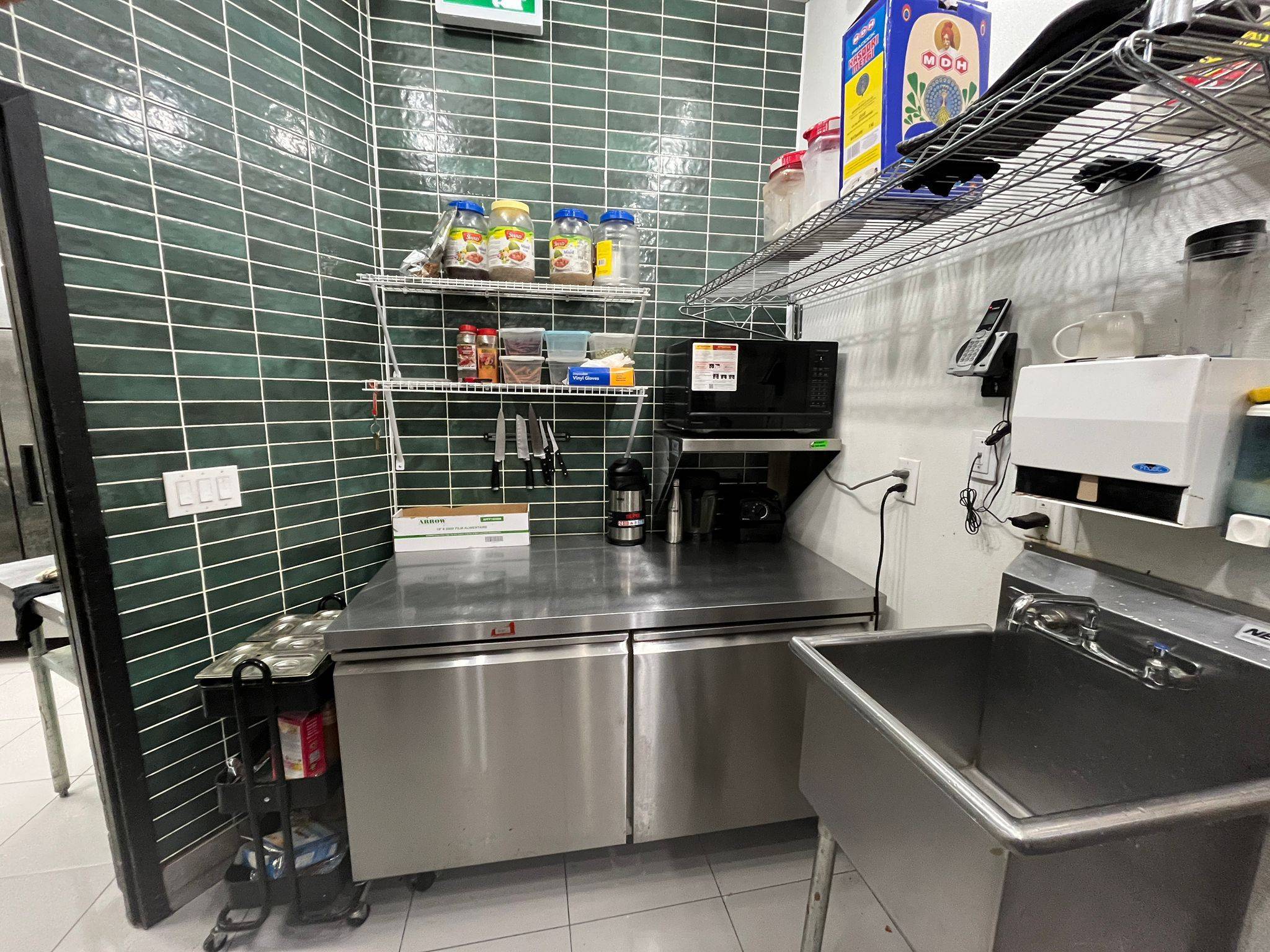 Peterborough South, ON K9J 7Y5,645 Lansdowne ST W #FC101