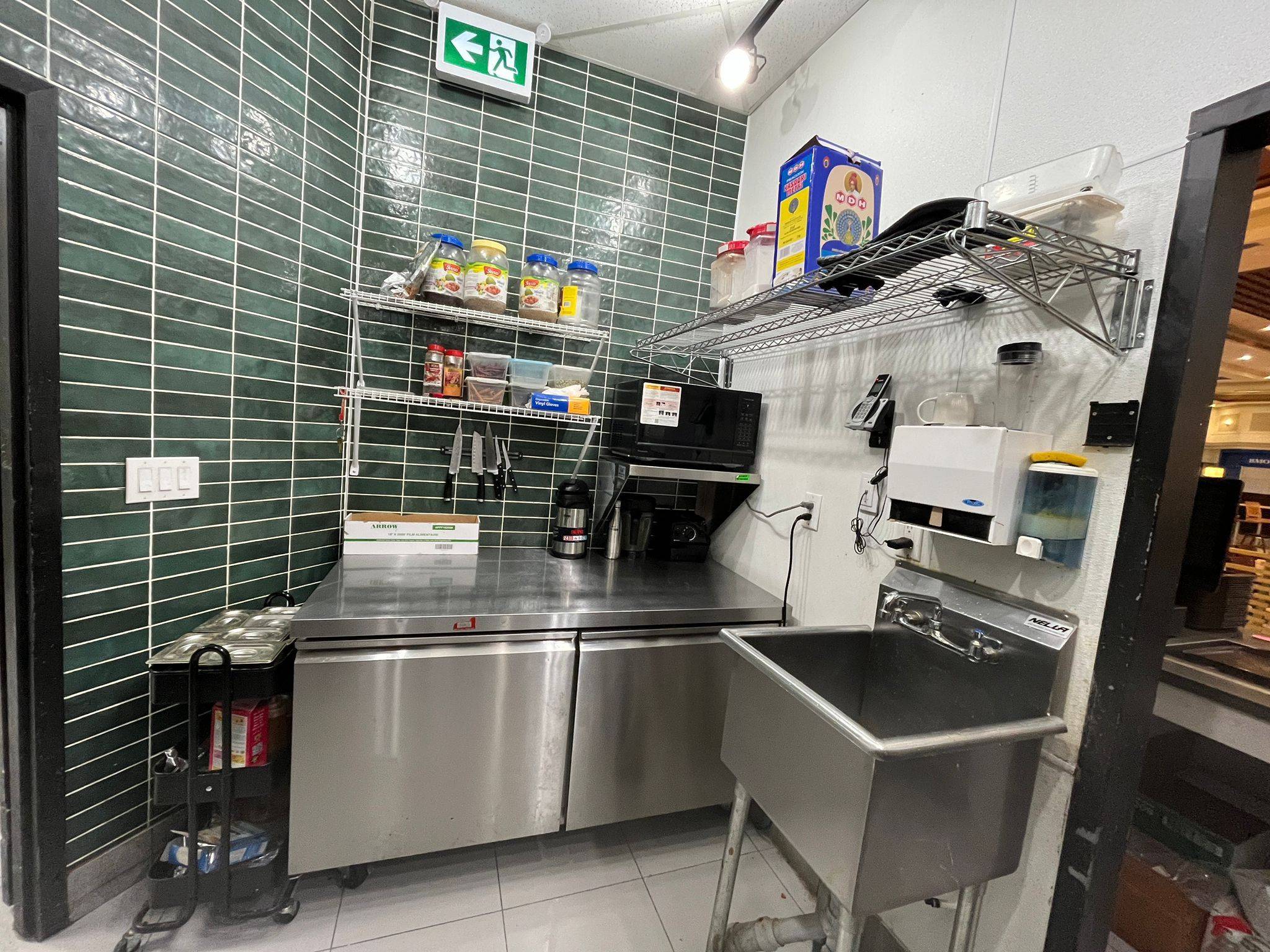 Peterborough South, ON K9J 7Y5,645 Lansdowne ST W #FC101