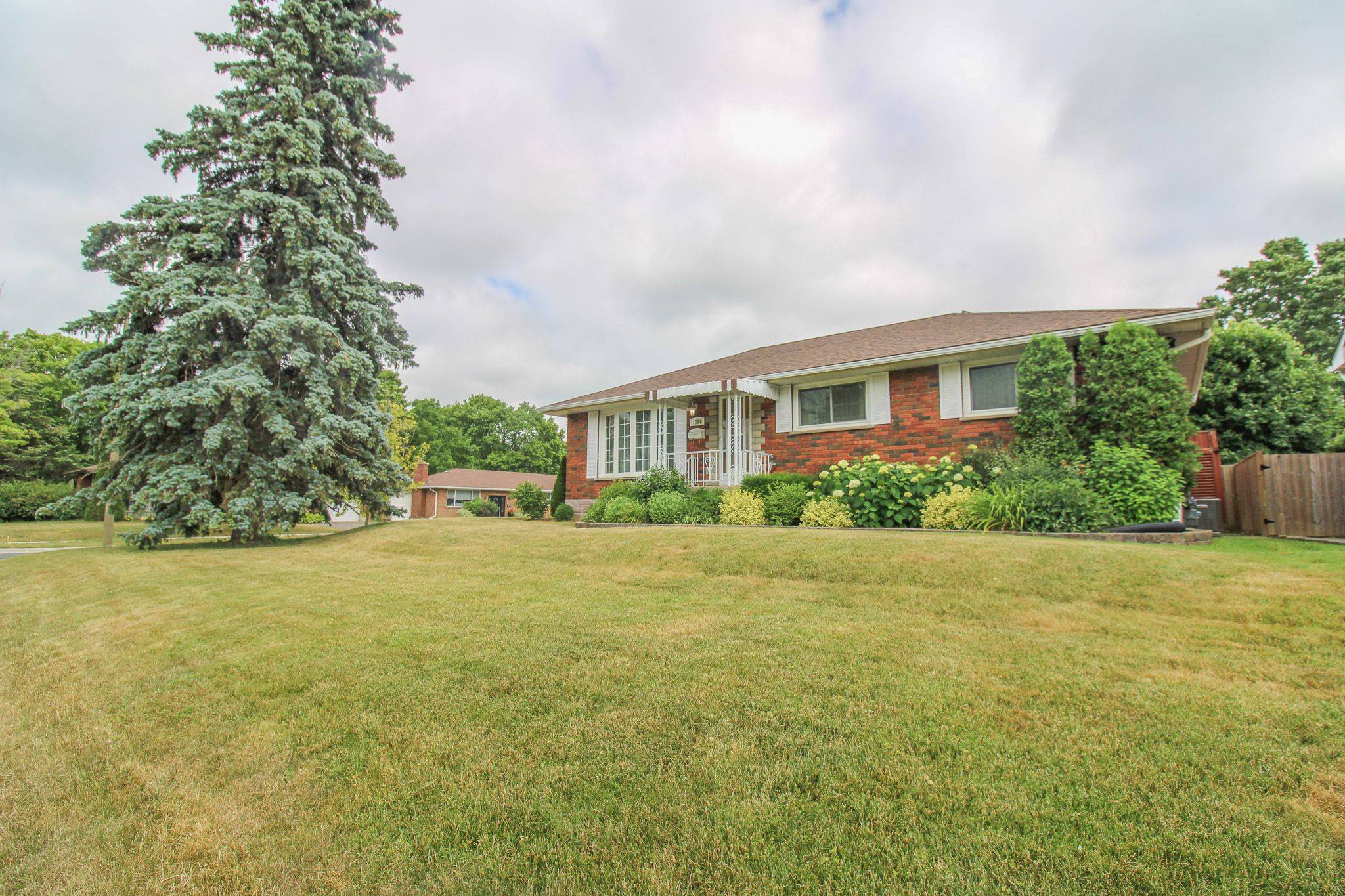 Peterborough North, ON K9H 6M3,1066 Glebemount CRES