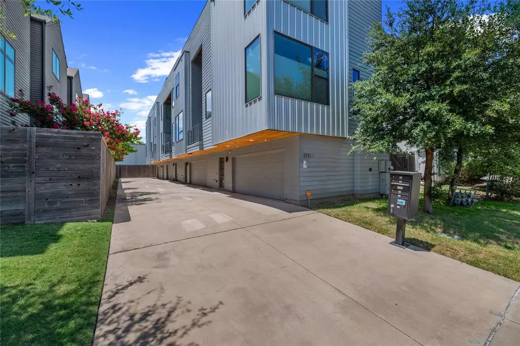 Dallas, TX 75235,2711 Kimsey Drive