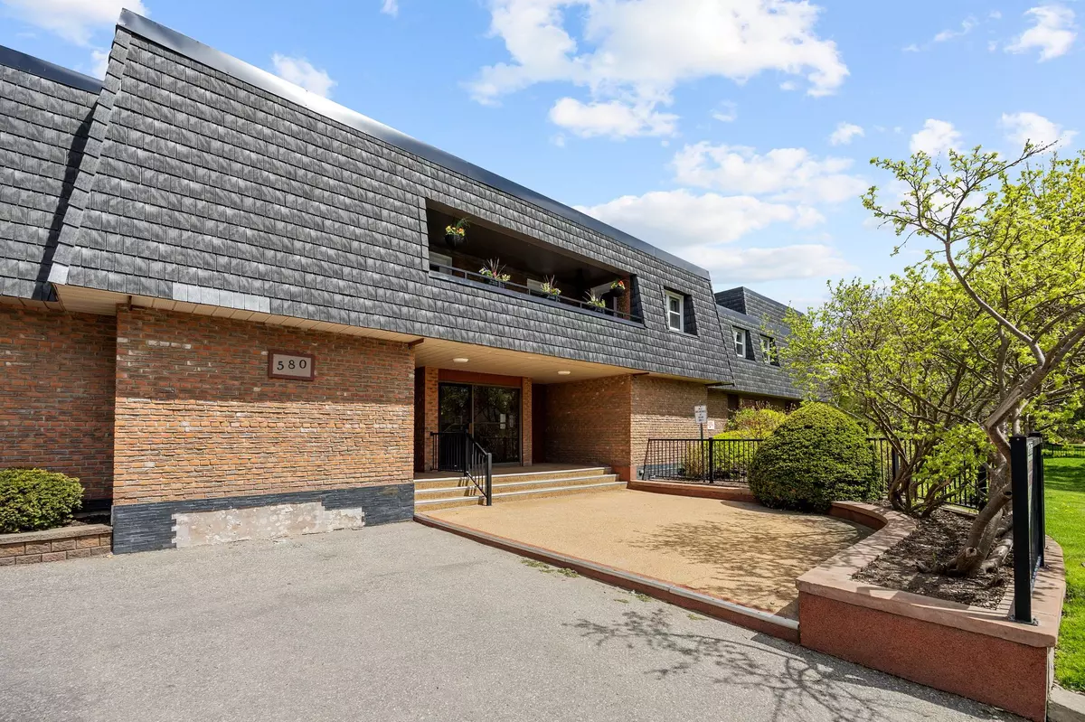 Whitby, ON L1N 2R3,580 Mary ST E #233