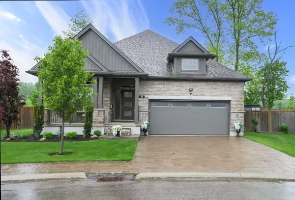 1061 Eagletrace DR #35, London North, ON N6G 0T3