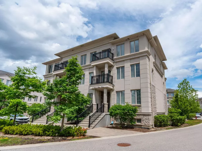 6 Point Pelee LN, Richmond Hill, ON L4S 0G4
