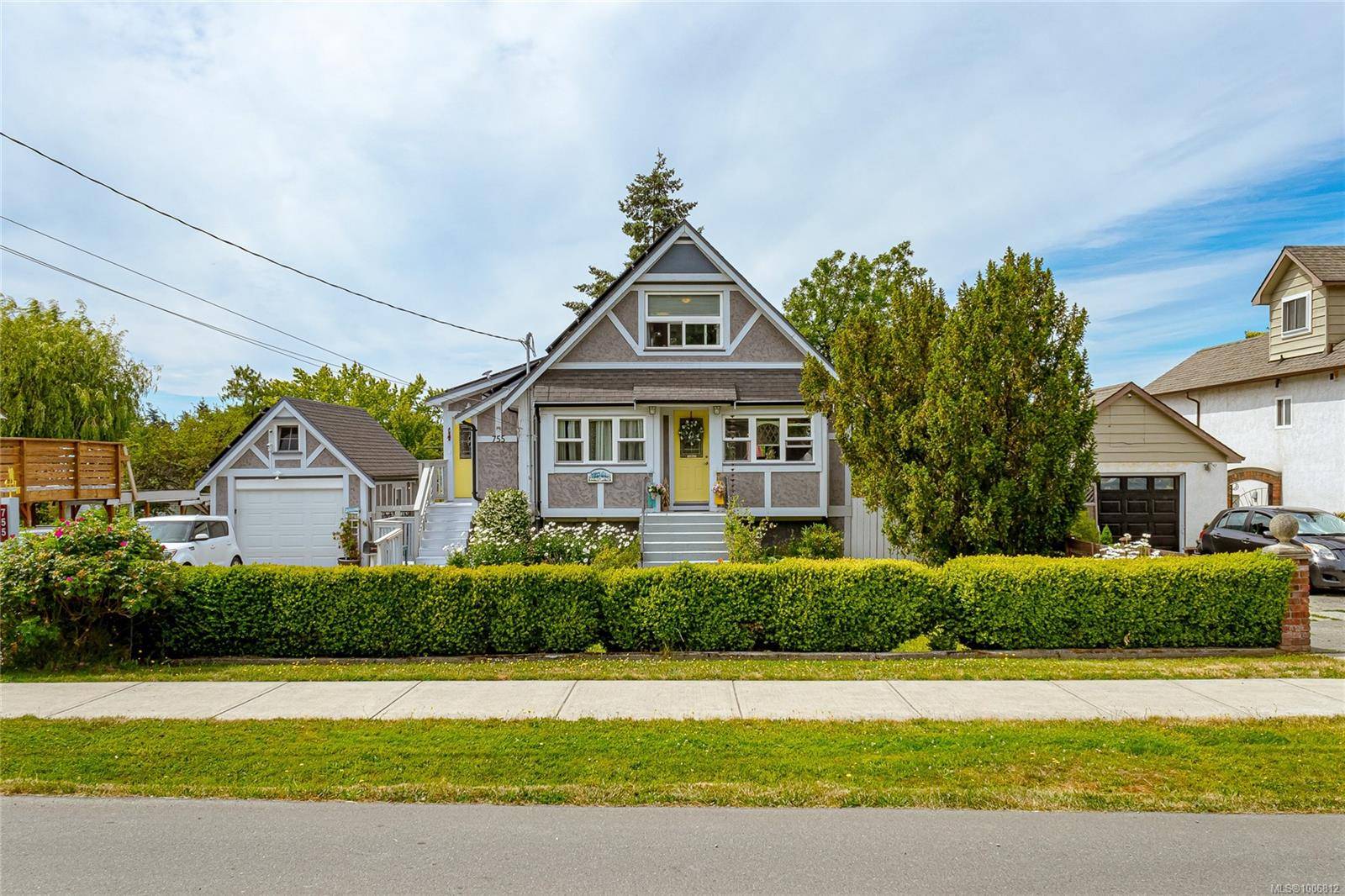 Saanich, BC V8Z 2T2,755 Gladiola Ave