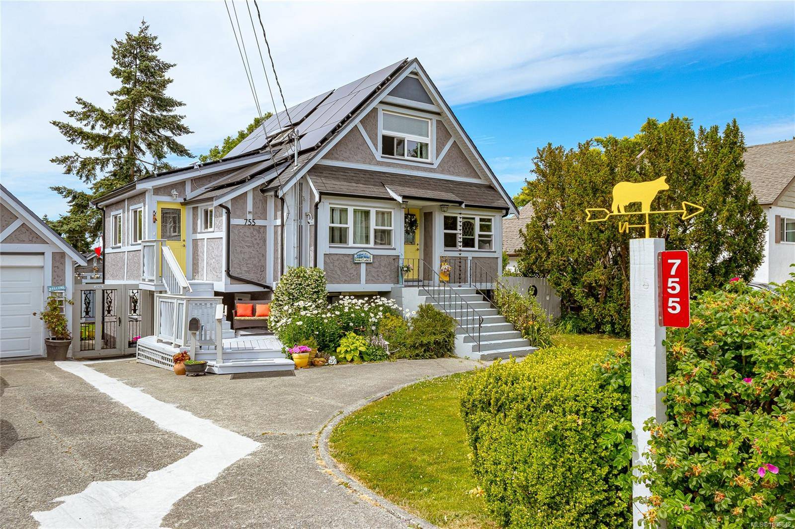Saanich, BC V8Z 2T2,755 Gladiola Ave