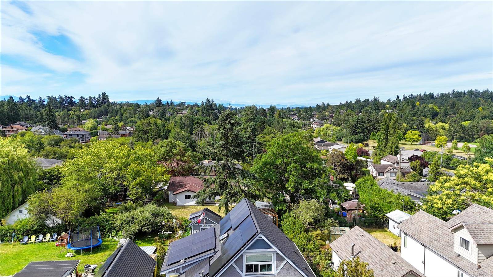 Saanich, BC V8Z 2T2,755 Gladiola Ave