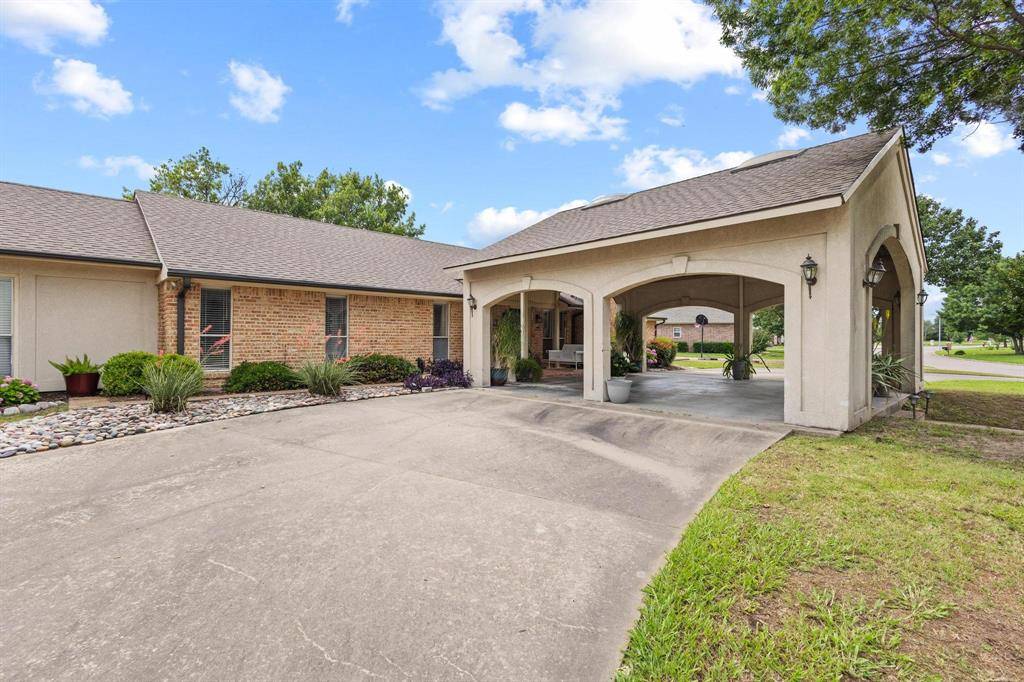 Bonham, TX 75418,2017 S Village Drive