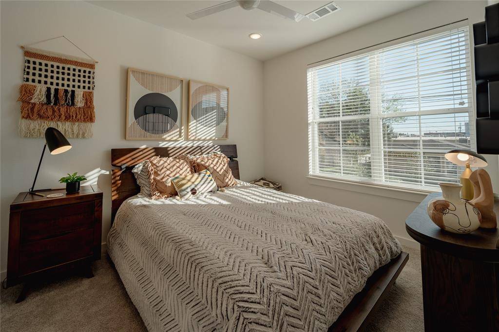 Dallas, TX 75208,105 S Bishop Avenue #227-1404