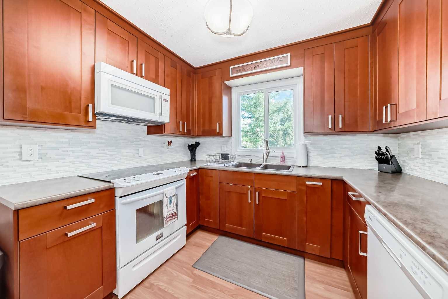Ponoka, AB T4J 1G6,5210 56 Avenue