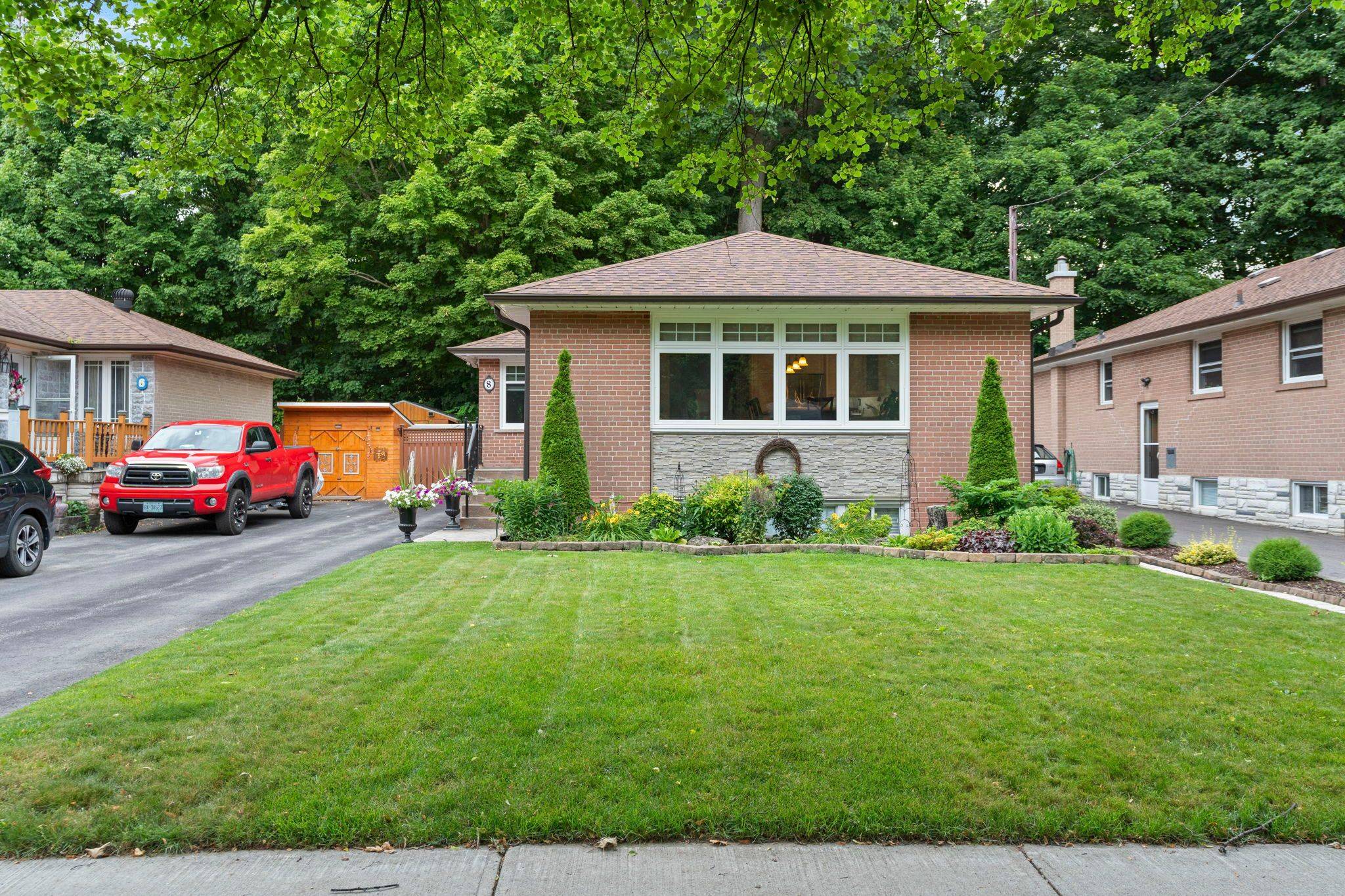 Toronto E09, ON M1P 4B1,8 Neapolitan DR