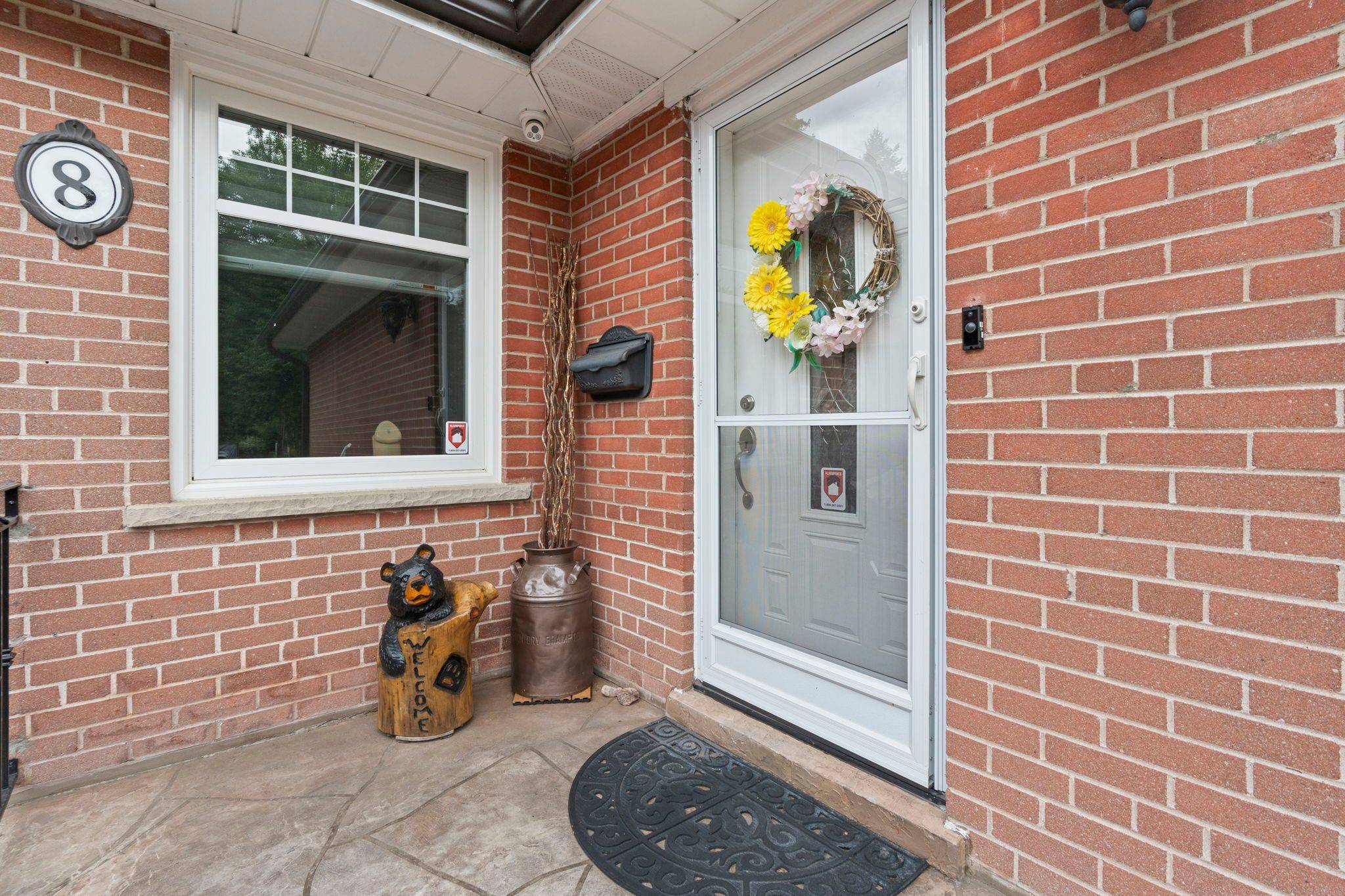 Toronto E09, ON M1P 4B1,8 Neapolitan DR