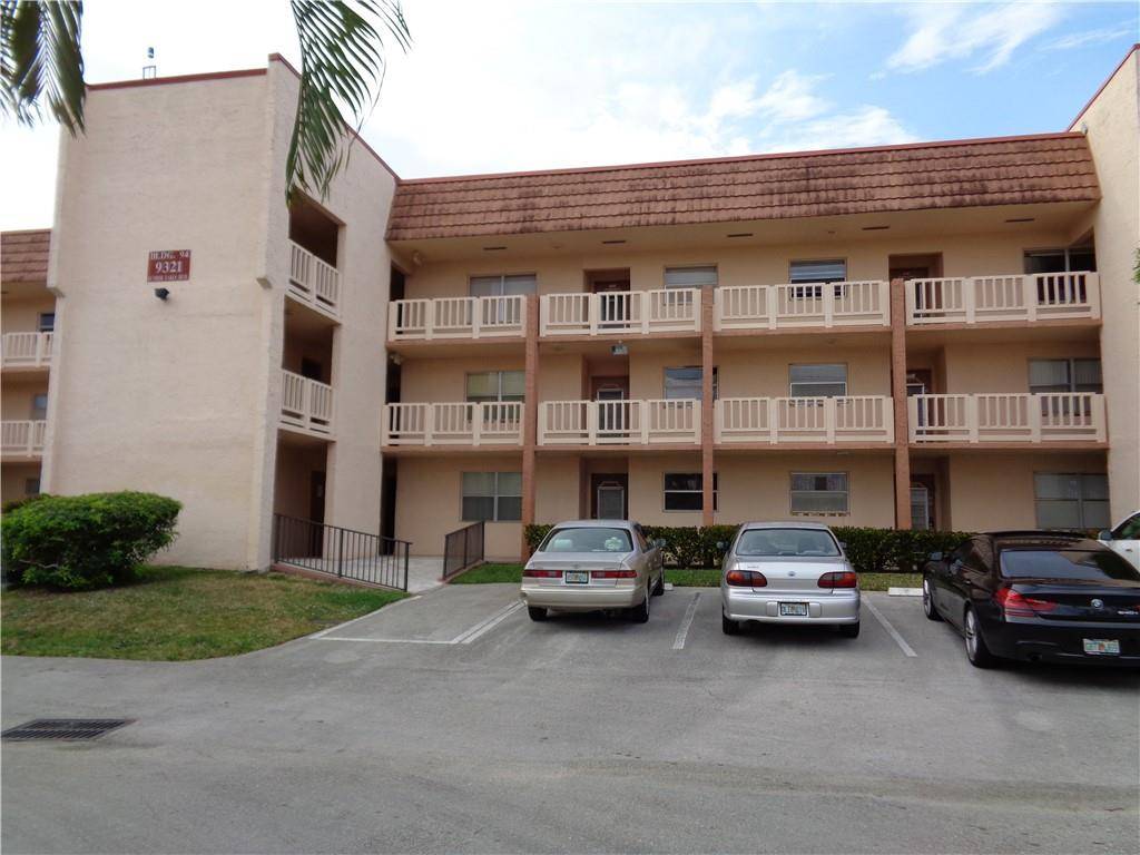 9321 Sunrise Lakes Blvd #106, Sunrise, FL 33322