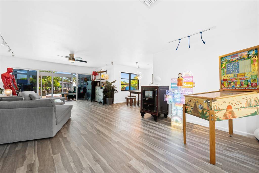 Wilton Manors, FL 33305,2024 NE 24th St