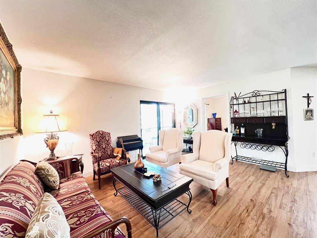 Tamarac, FL 33321,9999 N Belfort Cir #101