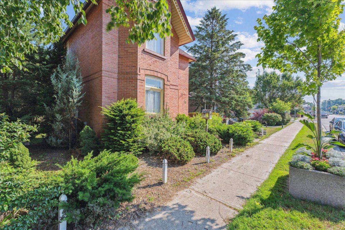 Innisfil, ON L0L 1L0,28 Queen ST