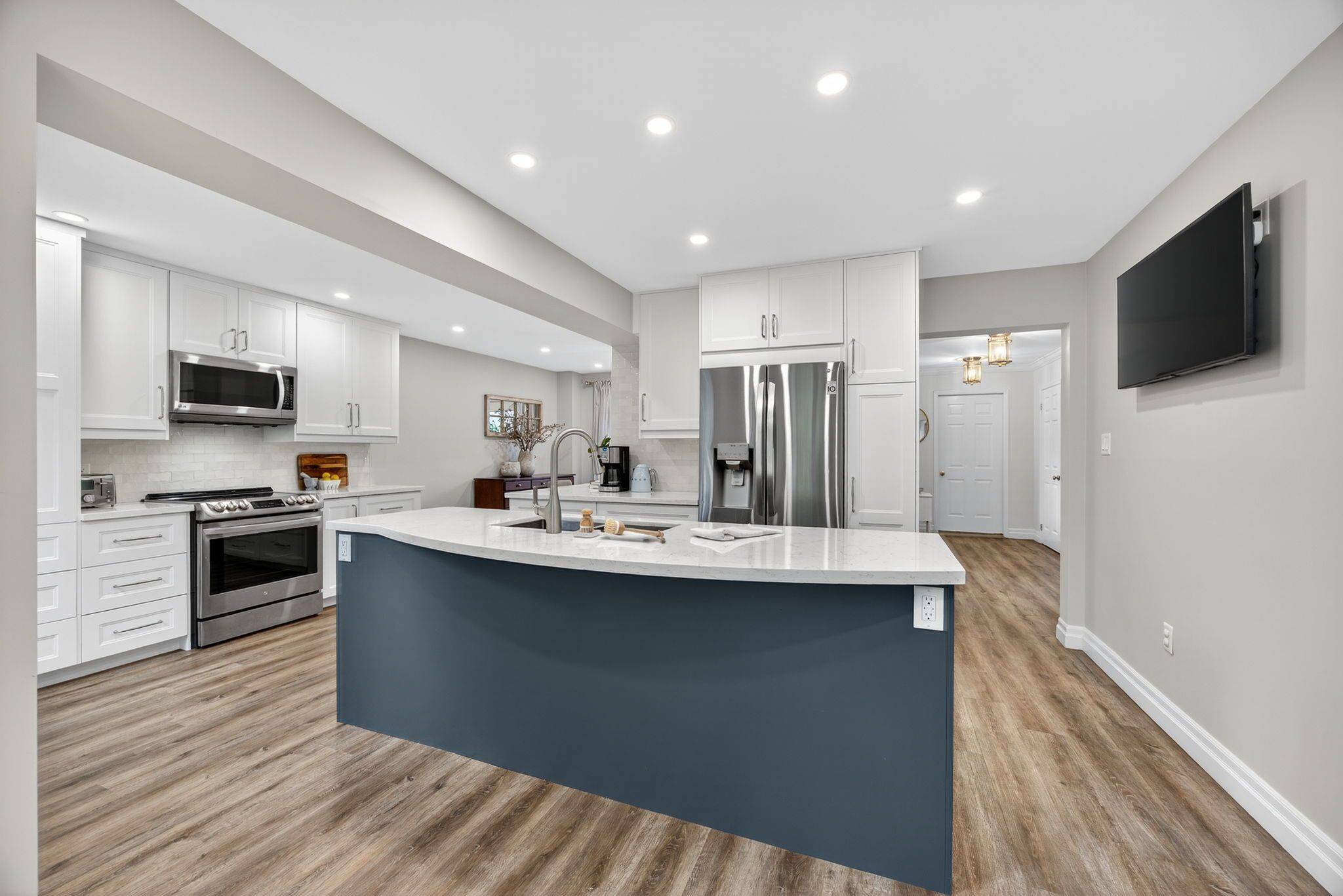 Barrie, ON L4N 6T6,9 Gosney CRES