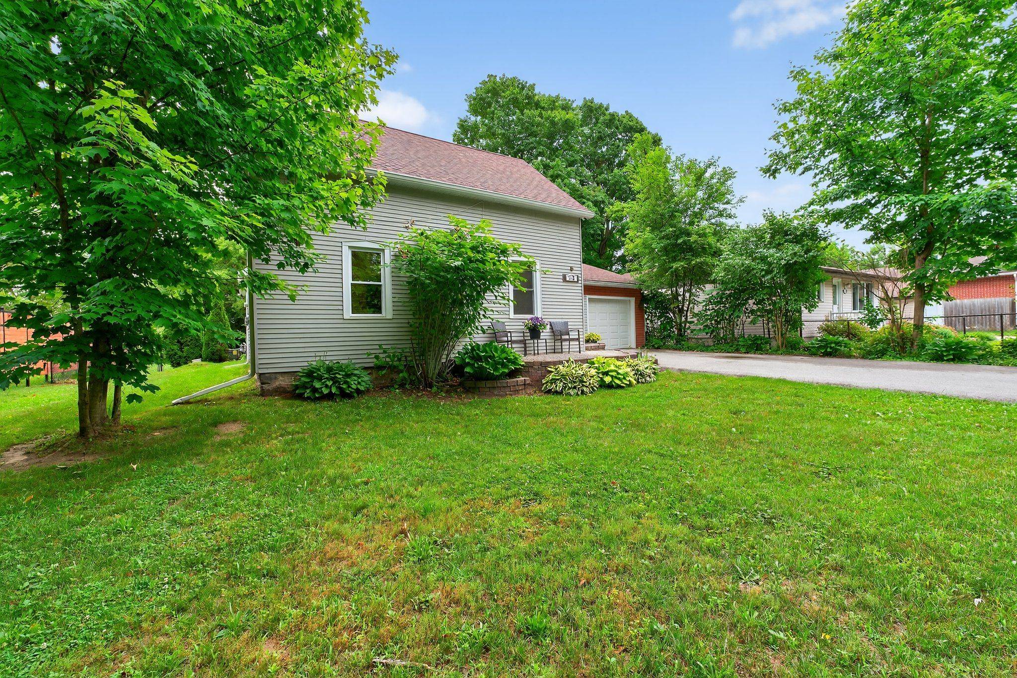 Clearview, ON L0M 1S0,243 Scott ST
