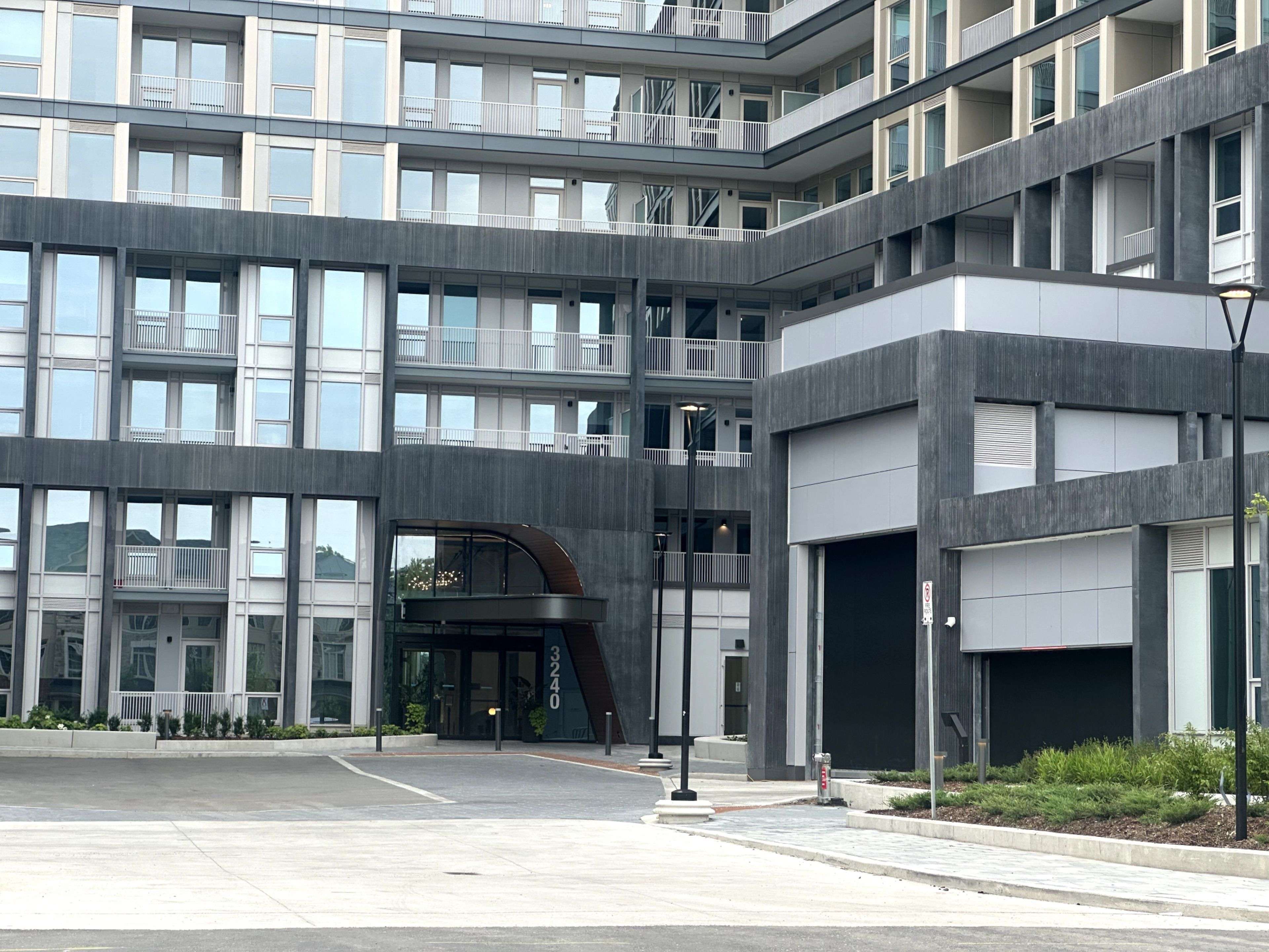 Oakville, ON L6H 7C2,3240 William Coltson AVE #1012