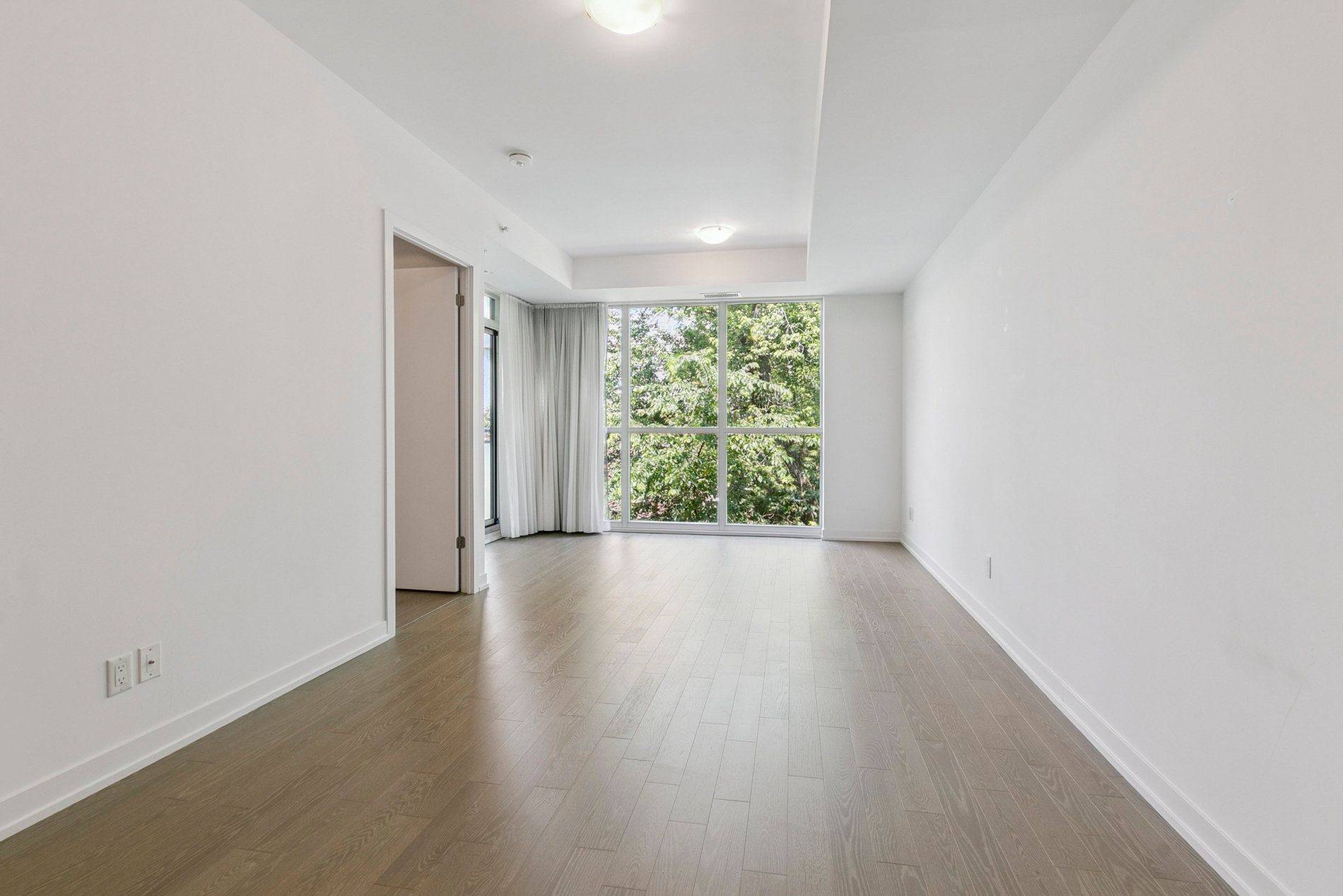 Toronto W01, ON M6R 0A7,38 Howard Park AVE #327